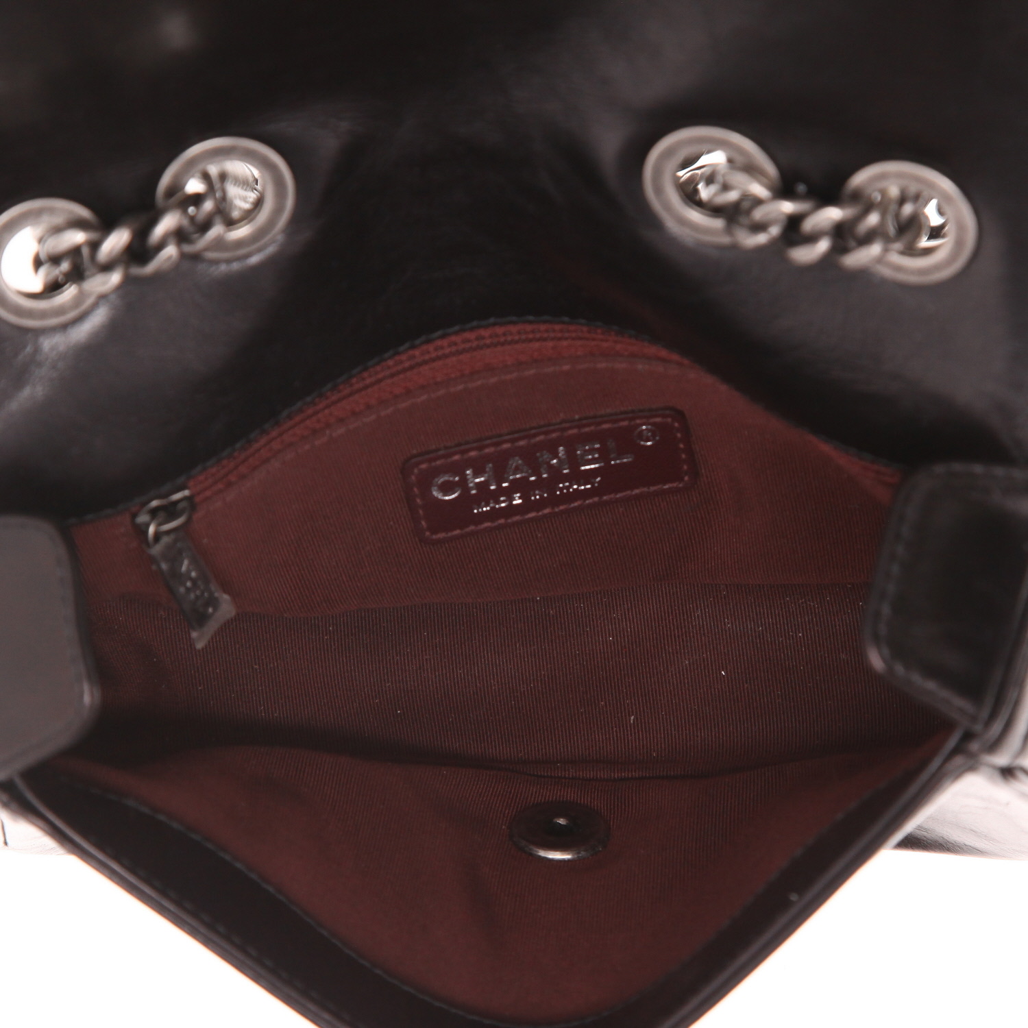 Chanel Boy Wallet shoulder bag in black quilted leather - Detail D3