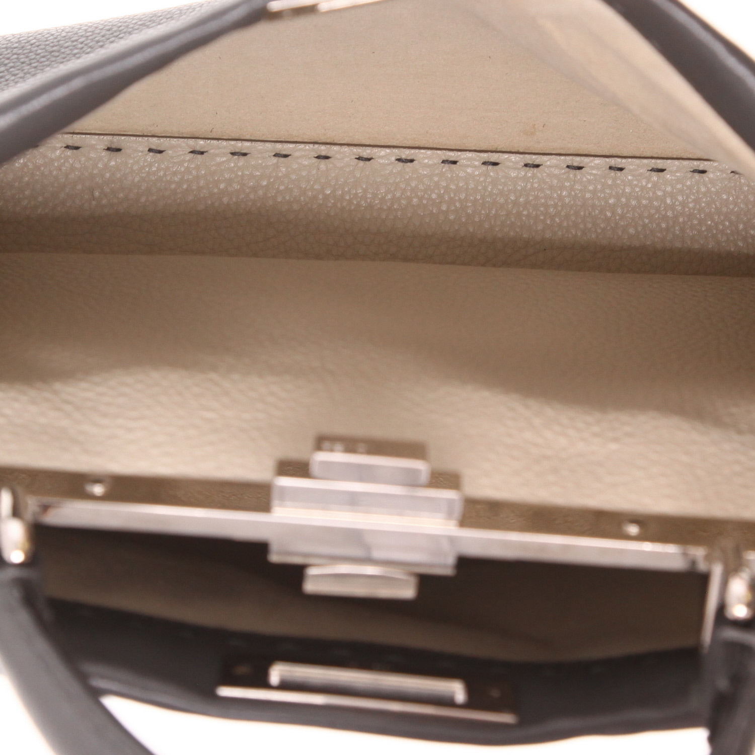Fendi Peekaboo medium-sized handbag in grey grained leather - Detail D4