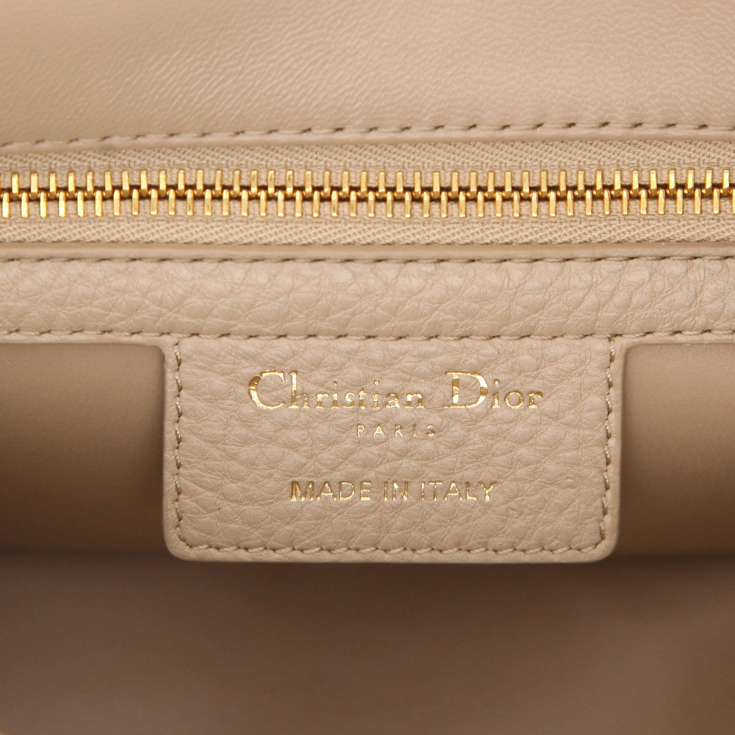 Sac à main Dior  Caro en cuir cannage beige - Detail D2