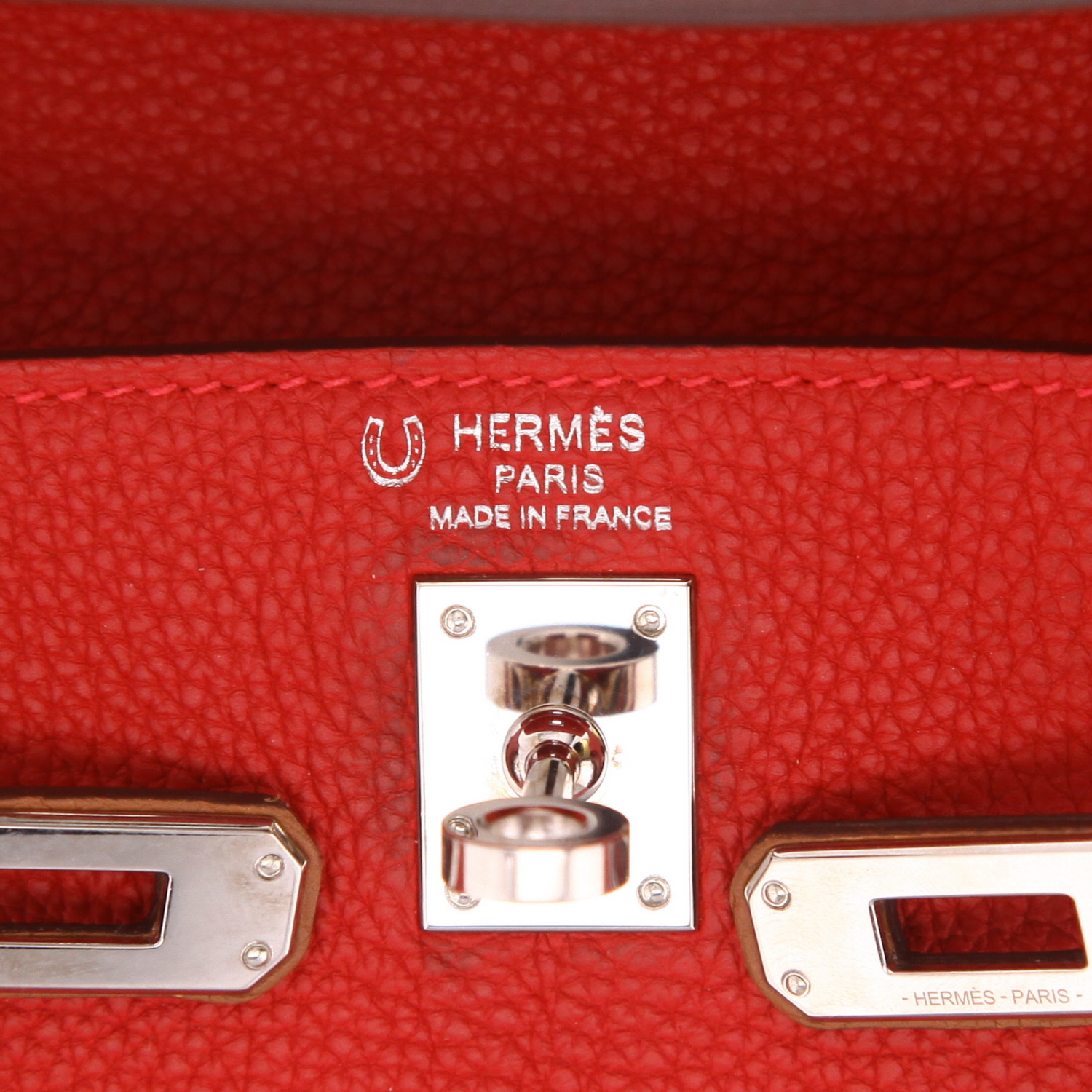 Hermès Kelly 25 cm handbag in red and gold Togo leather - Detail D2