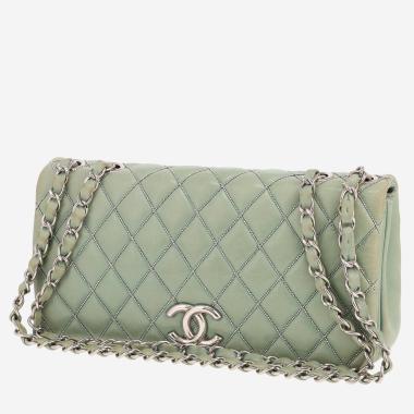 Sac à main Chanel  Sac à rabat en cuir matelassé vert et strass