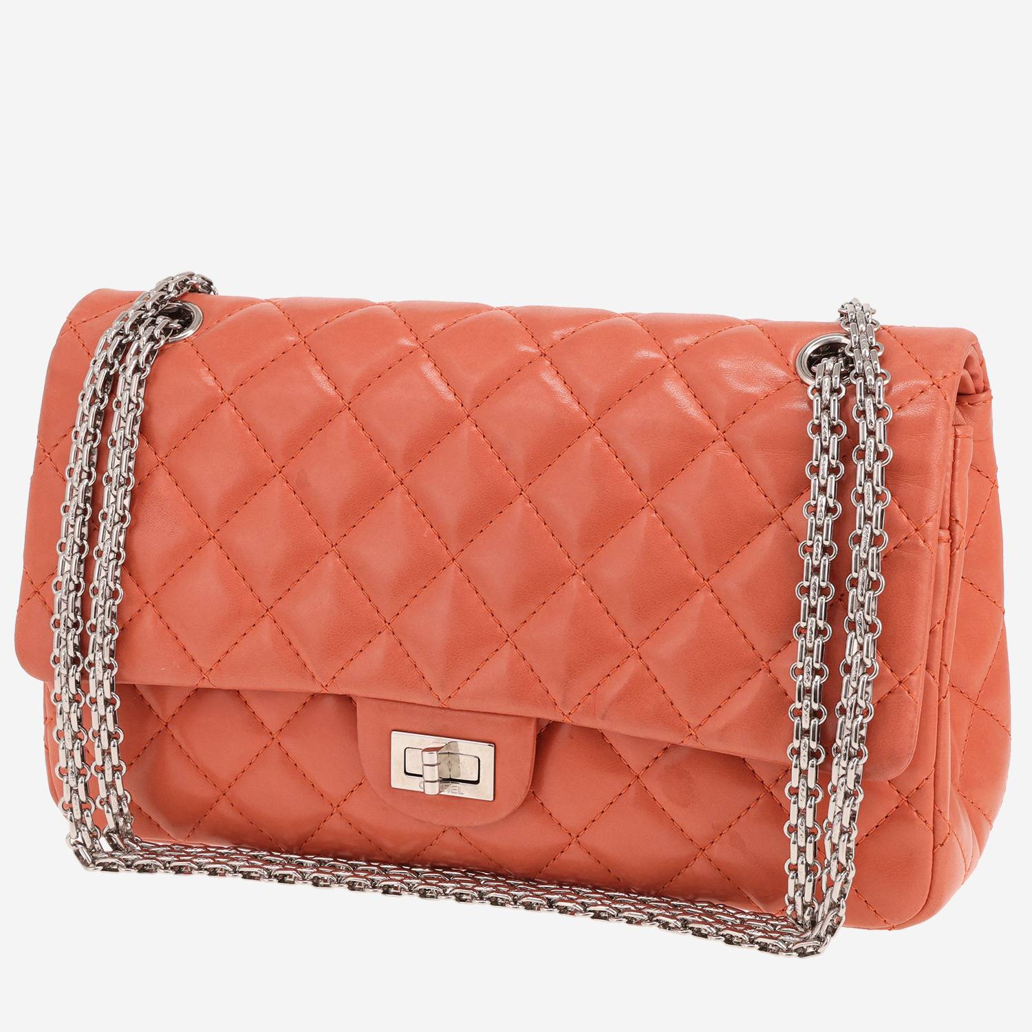 Bolso Chanel 2.55 de piel acolchada en color Corail