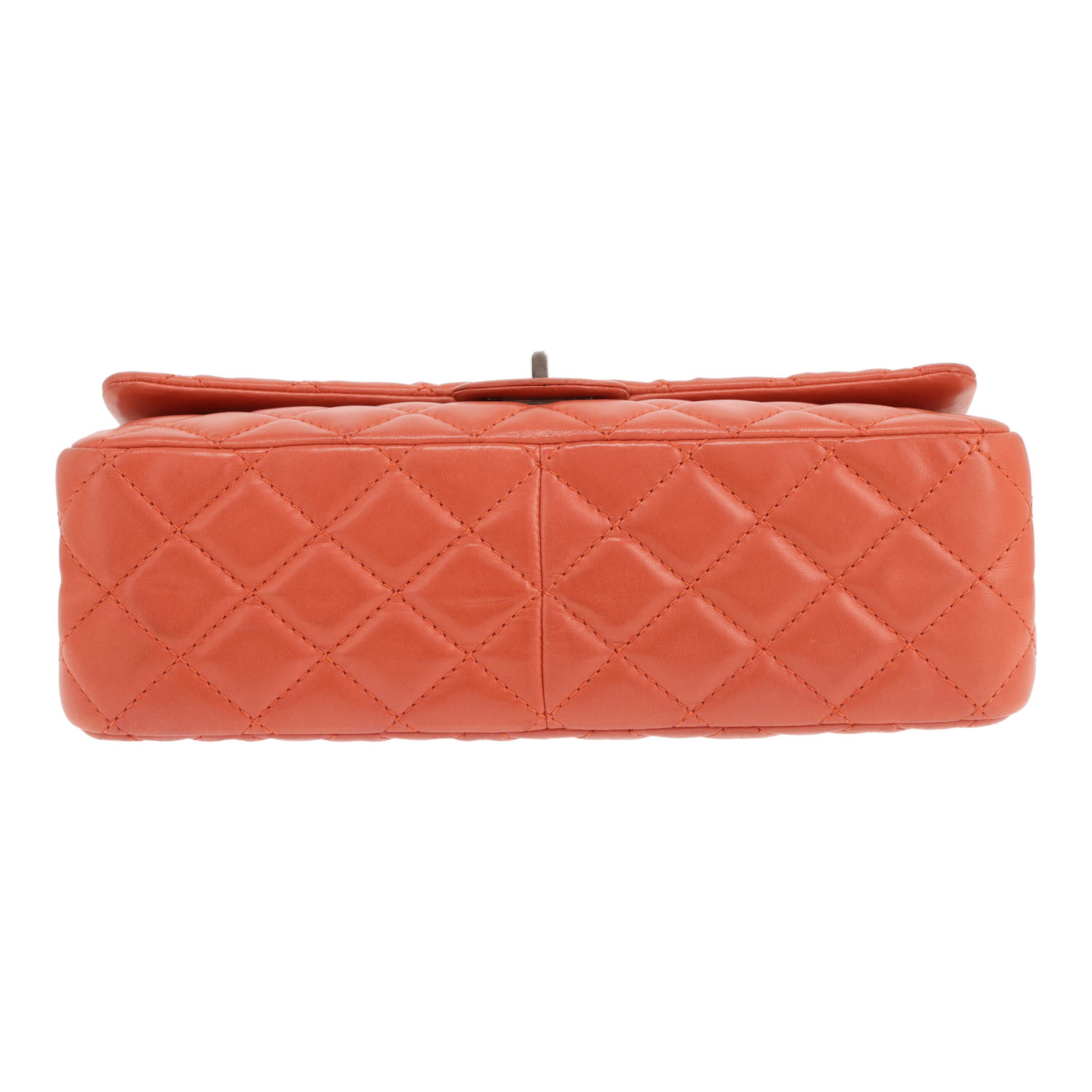 Bolso Chanel 2.55 de piel acolchada en color Corail - Detail D1