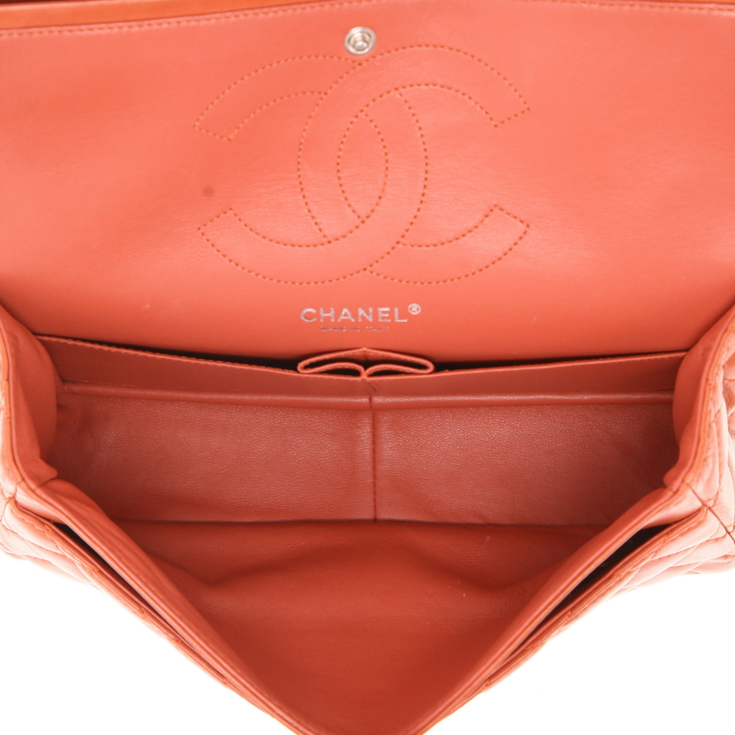 Bolso Chanel 2.55 de piel acolchada en color Corail - Detail D3