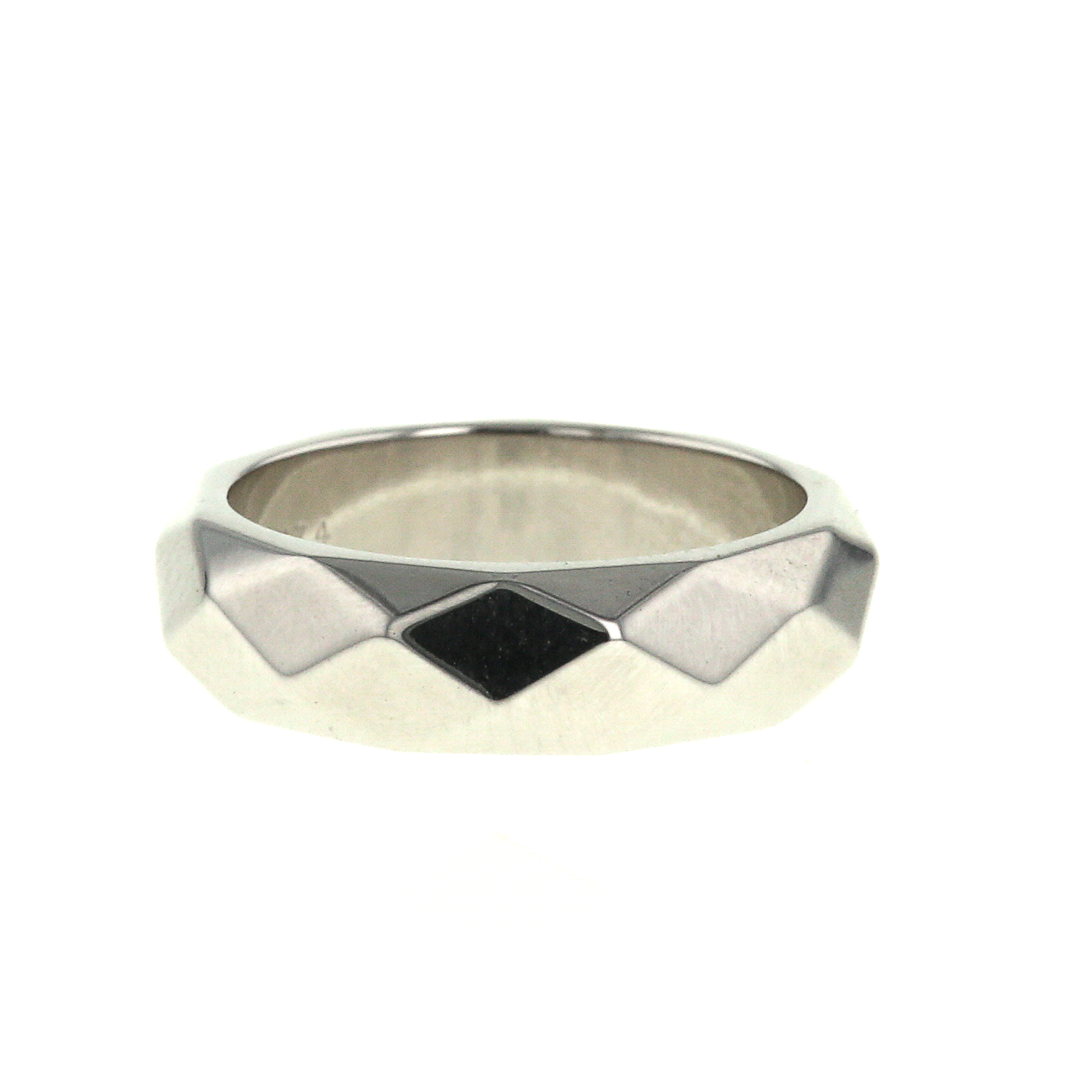 Boucheron Facette ring in white gold