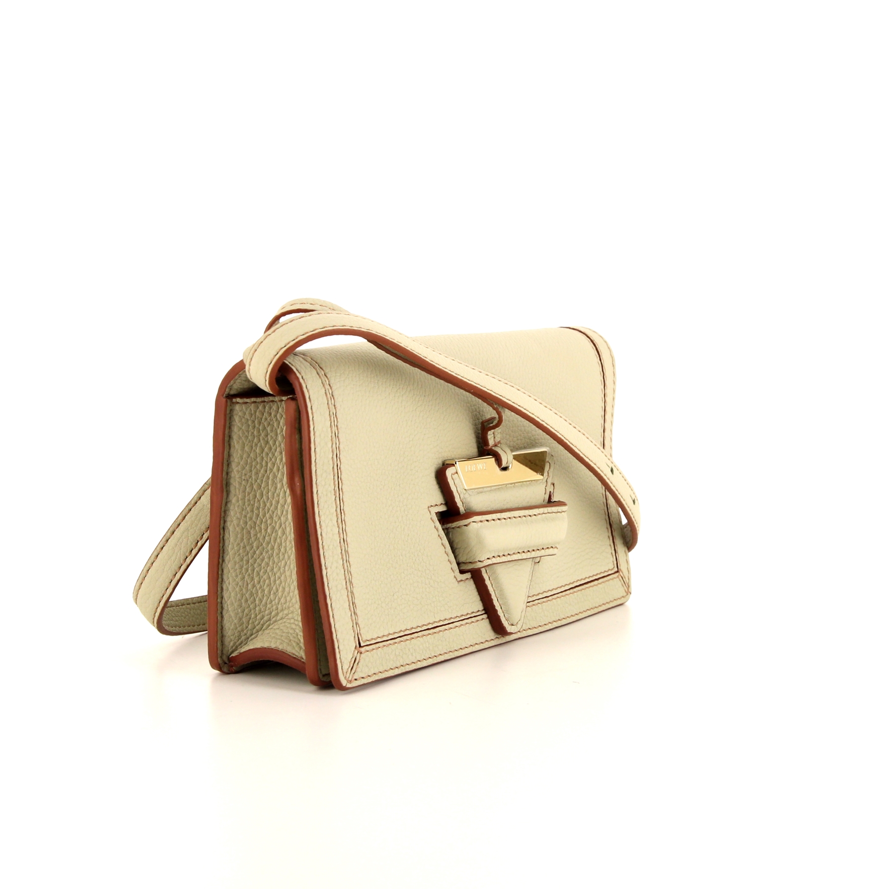 Bolso bandolera Loewe Bracelona modelo pequeño en cuero beige