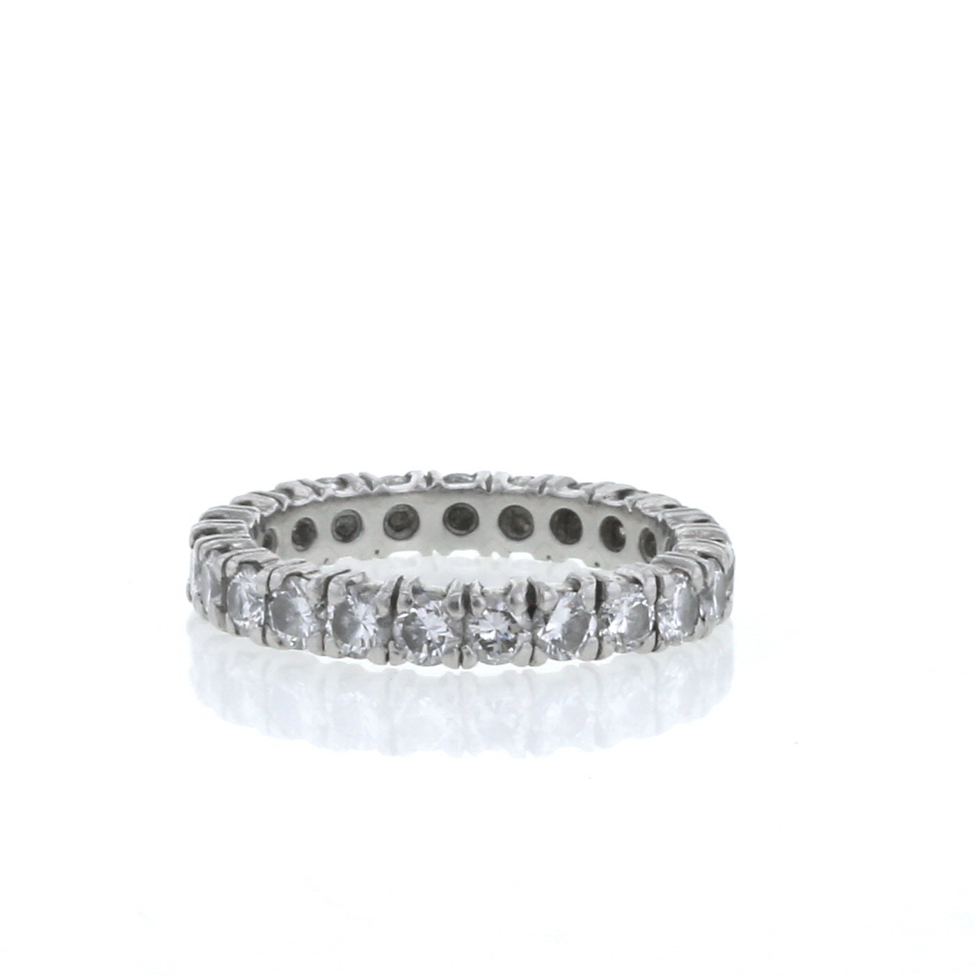 Wedding ring in platinium and diamonds