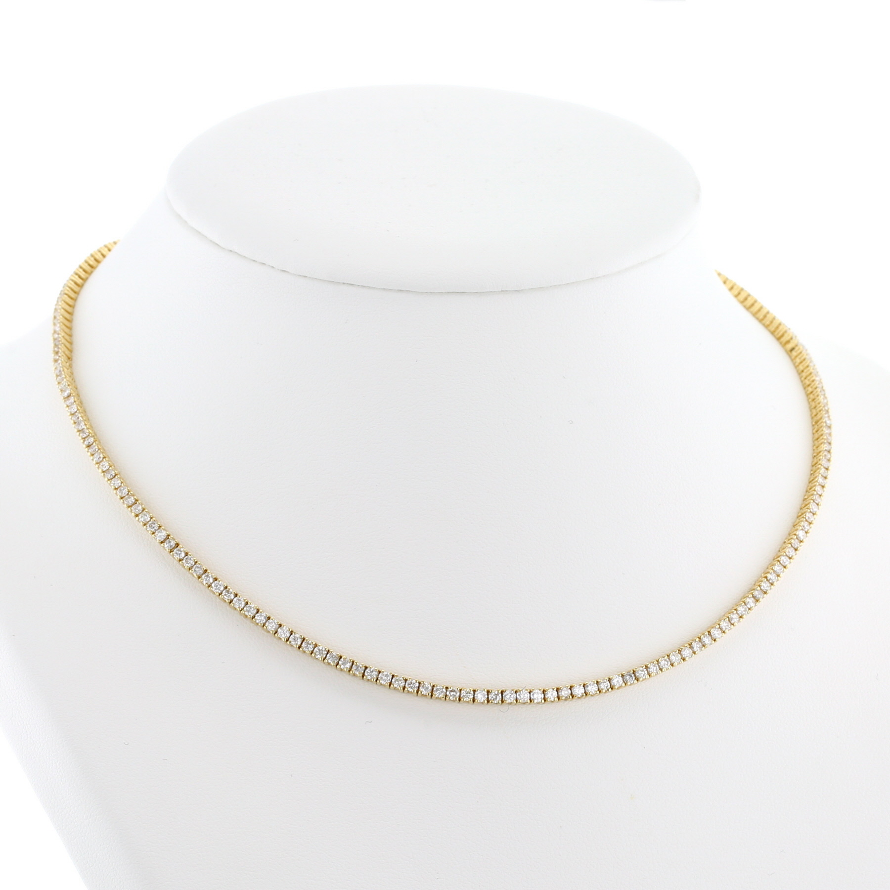 Collar    de oro amarillo y diamantes