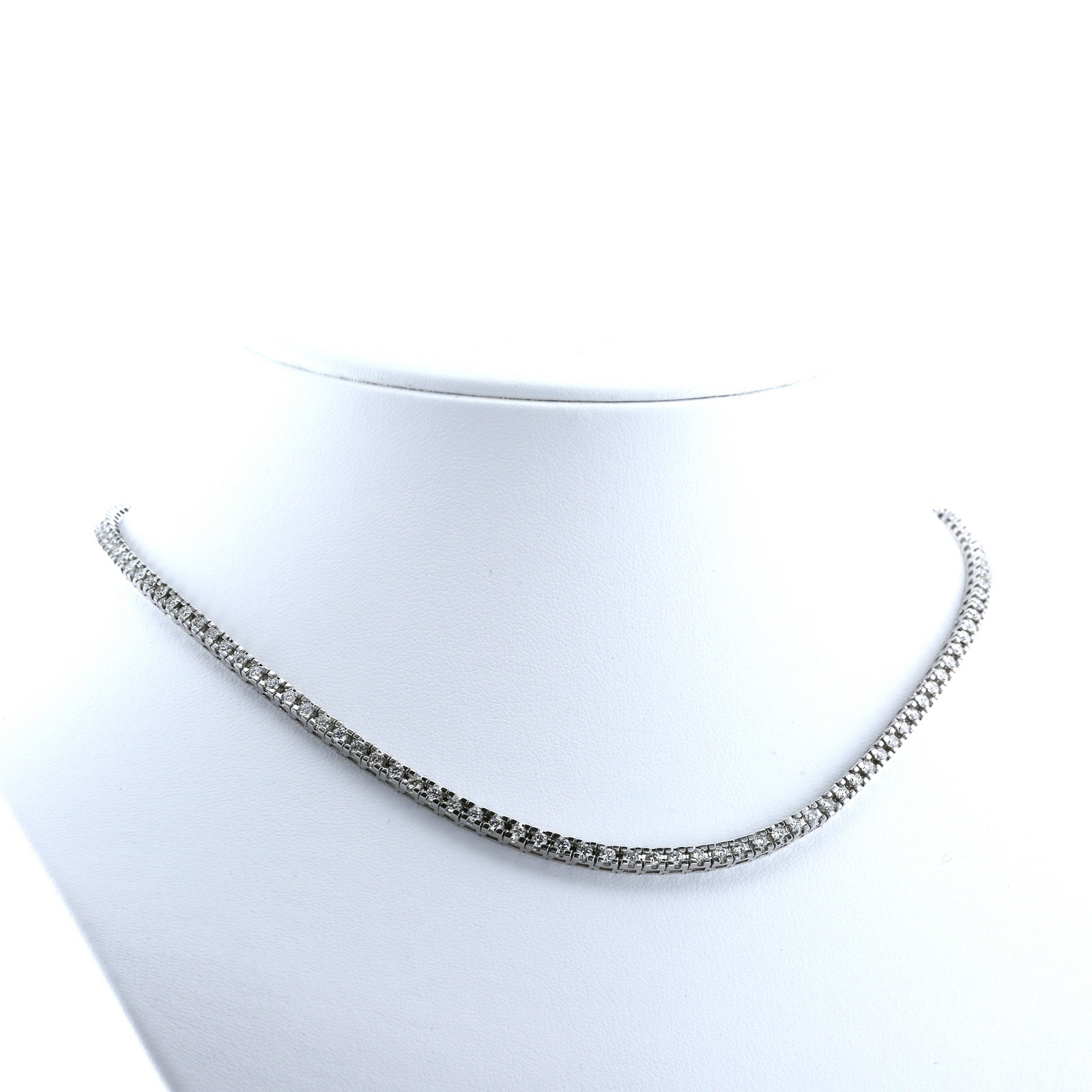 Necklace in white gold and diamonds (5.90 carat)