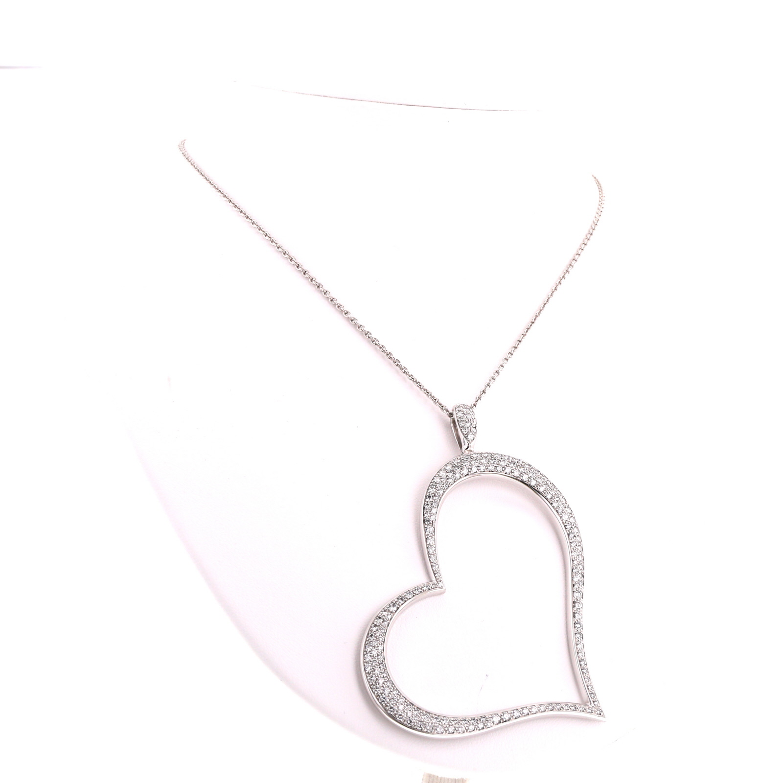 Collana Piaget Coeur modello grande in oro bianco e diamanti