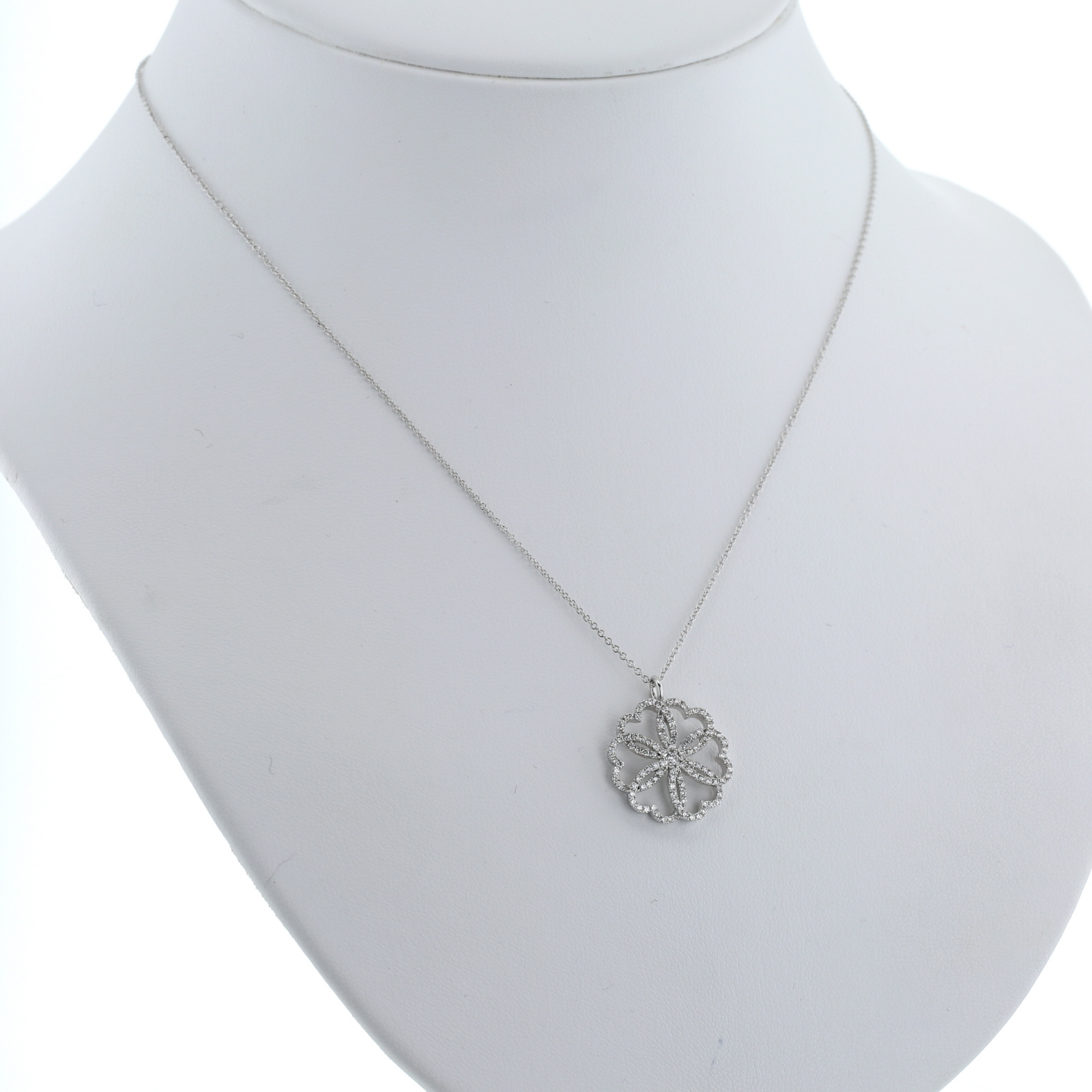 Collier Poiray Rosace en or blanc et diamants