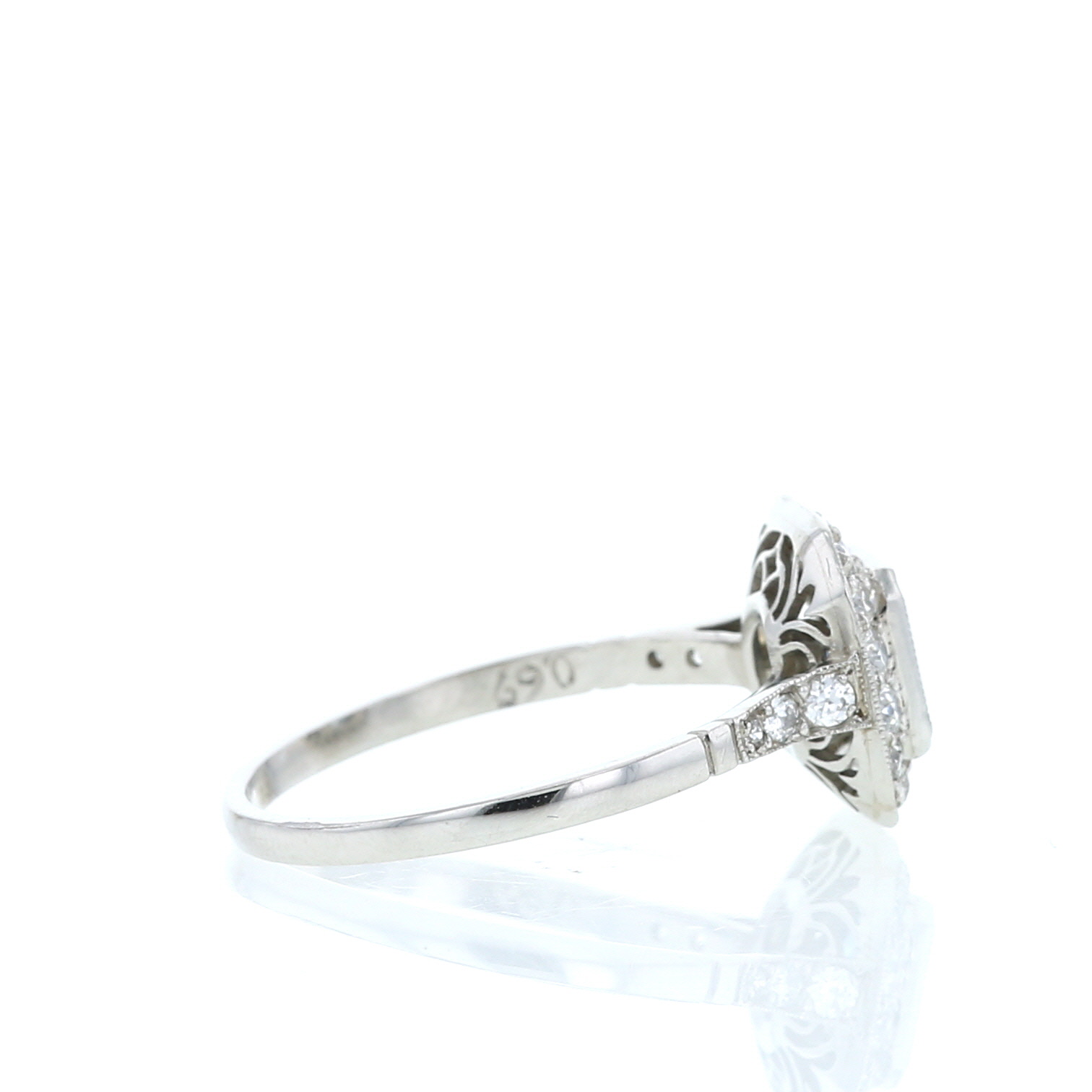 Sortija Vintage  de platino, aguamarina y diamantes