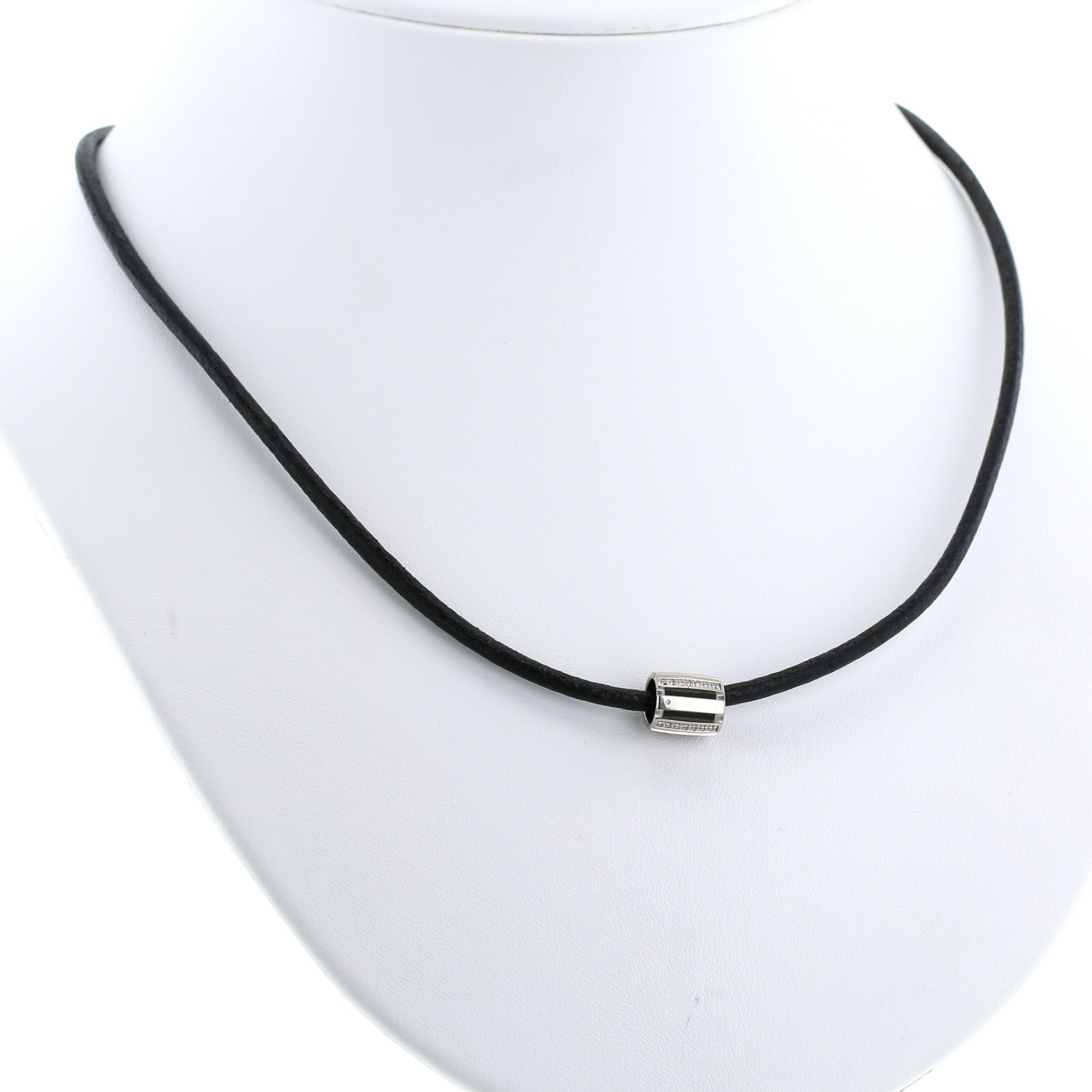 Ciondolo Chaumet Class One in oro bianco,  caucciù e diamanti