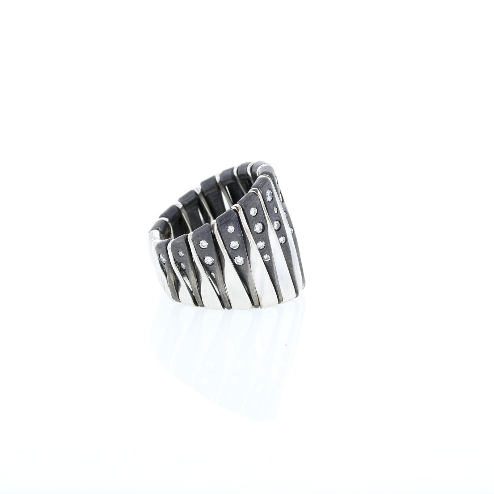 Vhernier Coucher du Soleil ring in bronze,  white gold and diamonds