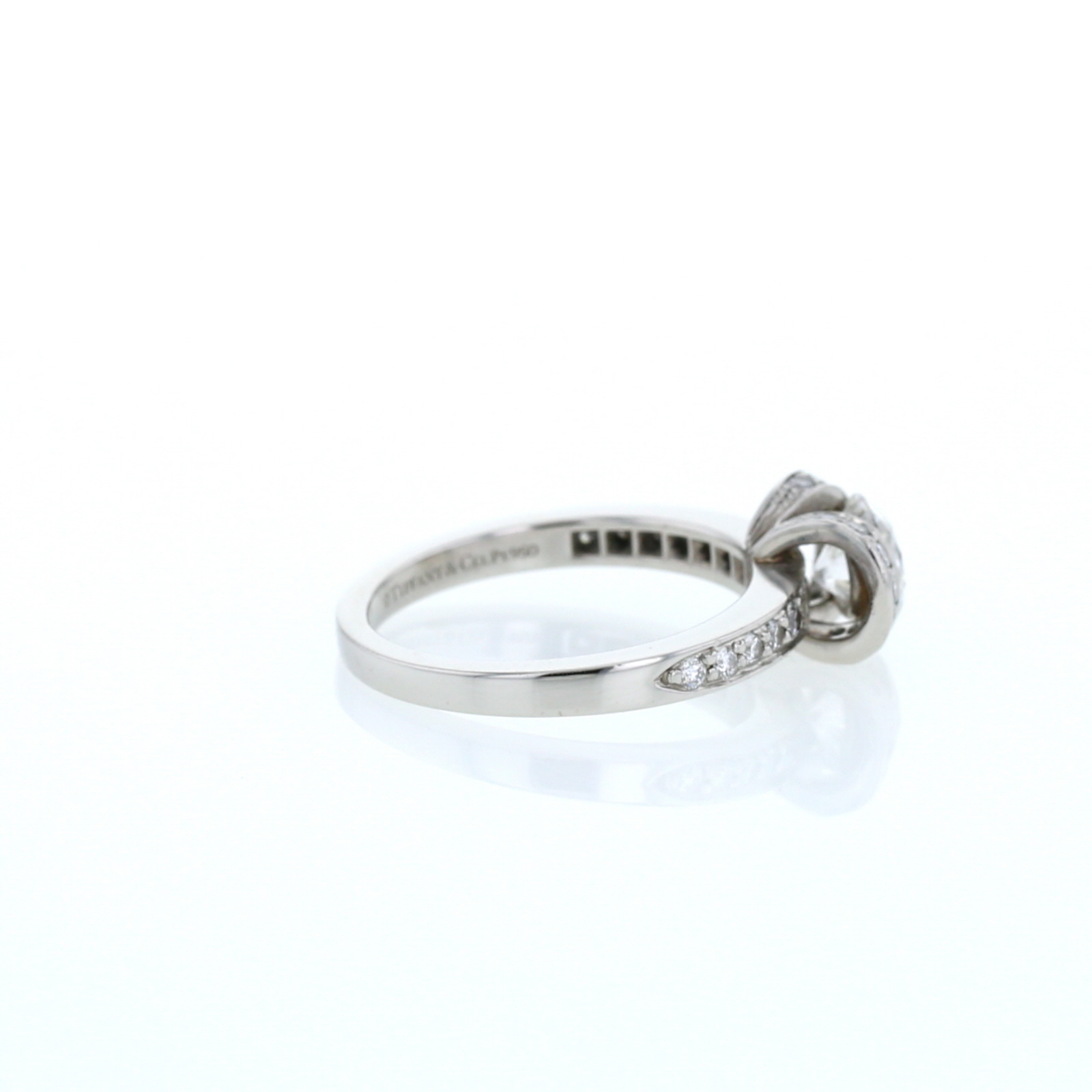 Anello Tiffany & Co Ribbon in platino e diamanti