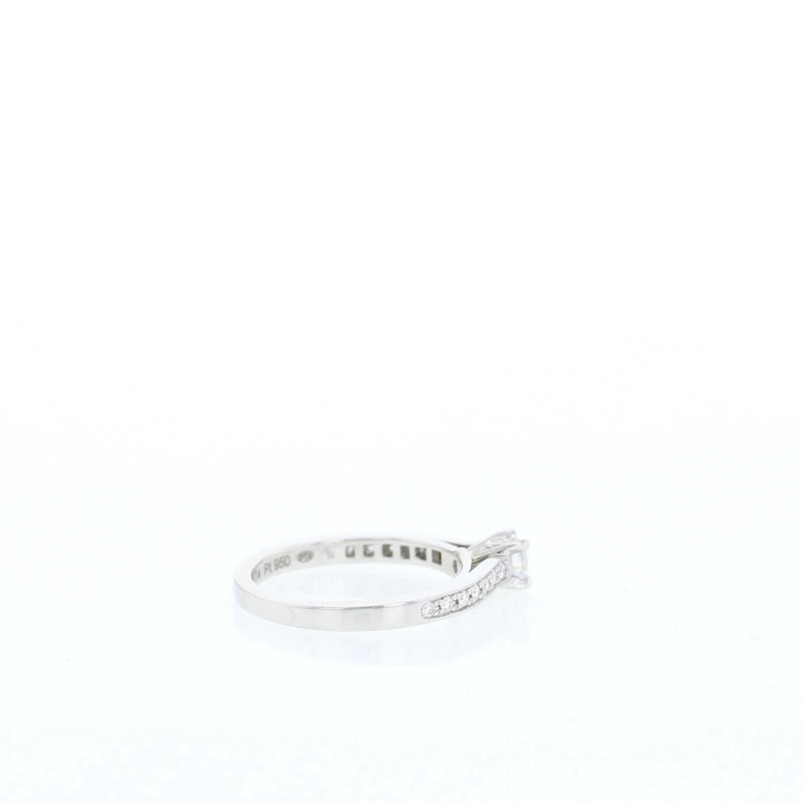 Anello solitario Boucheron Beloved in platino e diamanti