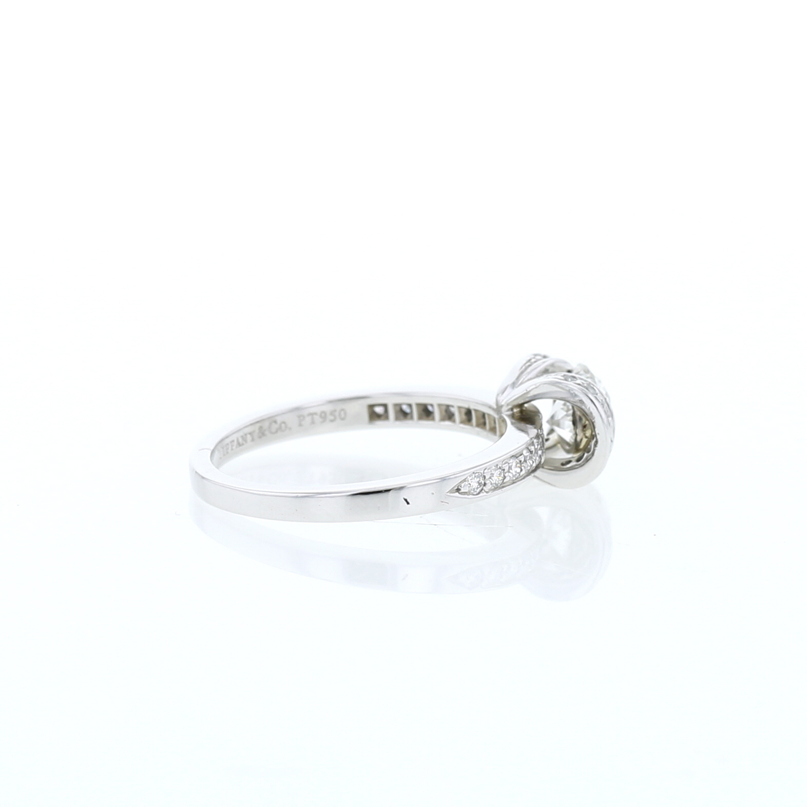 Anello Tiffany & Co Ribbon in platino e diamanti