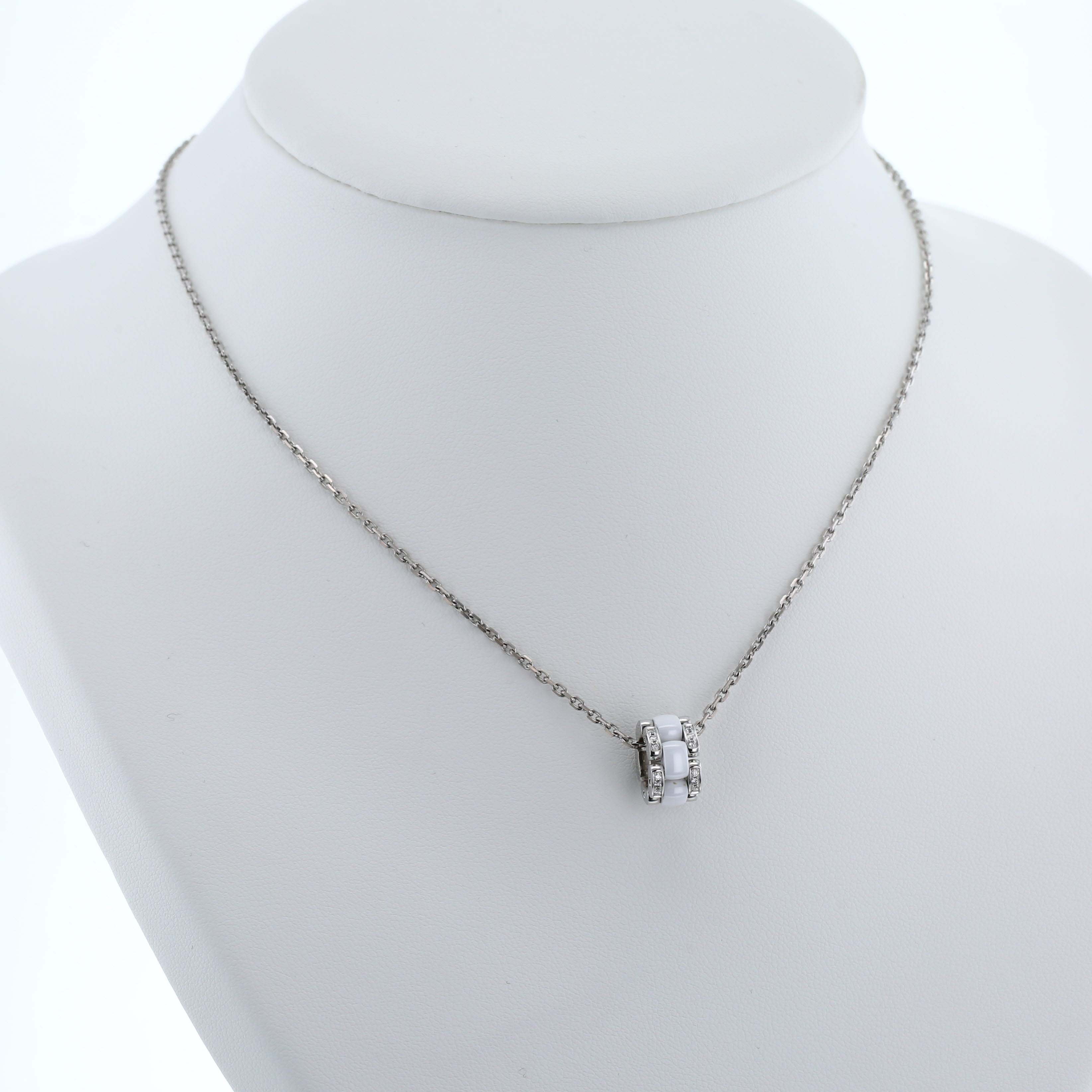 Collana Chanel Ultra in oro bianco, ceramica e diamanti