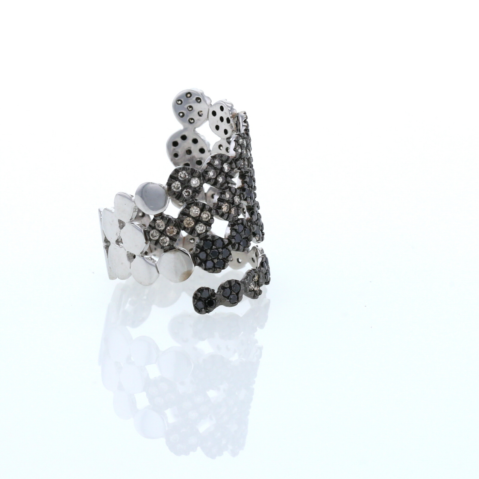 Anello H. Stern Ancient America modello grande in oro grigio, diamanti nero e diamanti color cognac