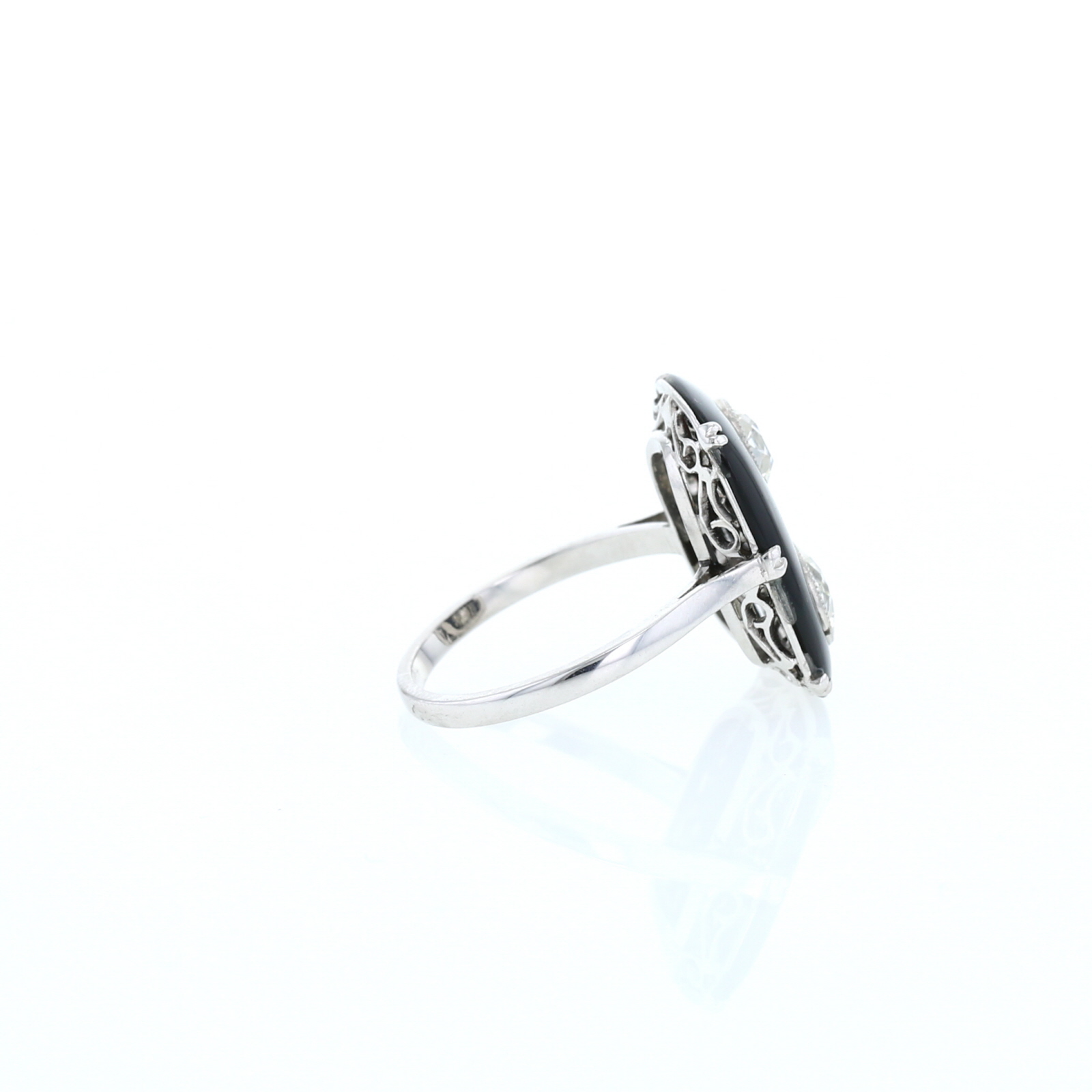 Anello  Vintage  in platino, onice e diamanti, in diamante e diamante