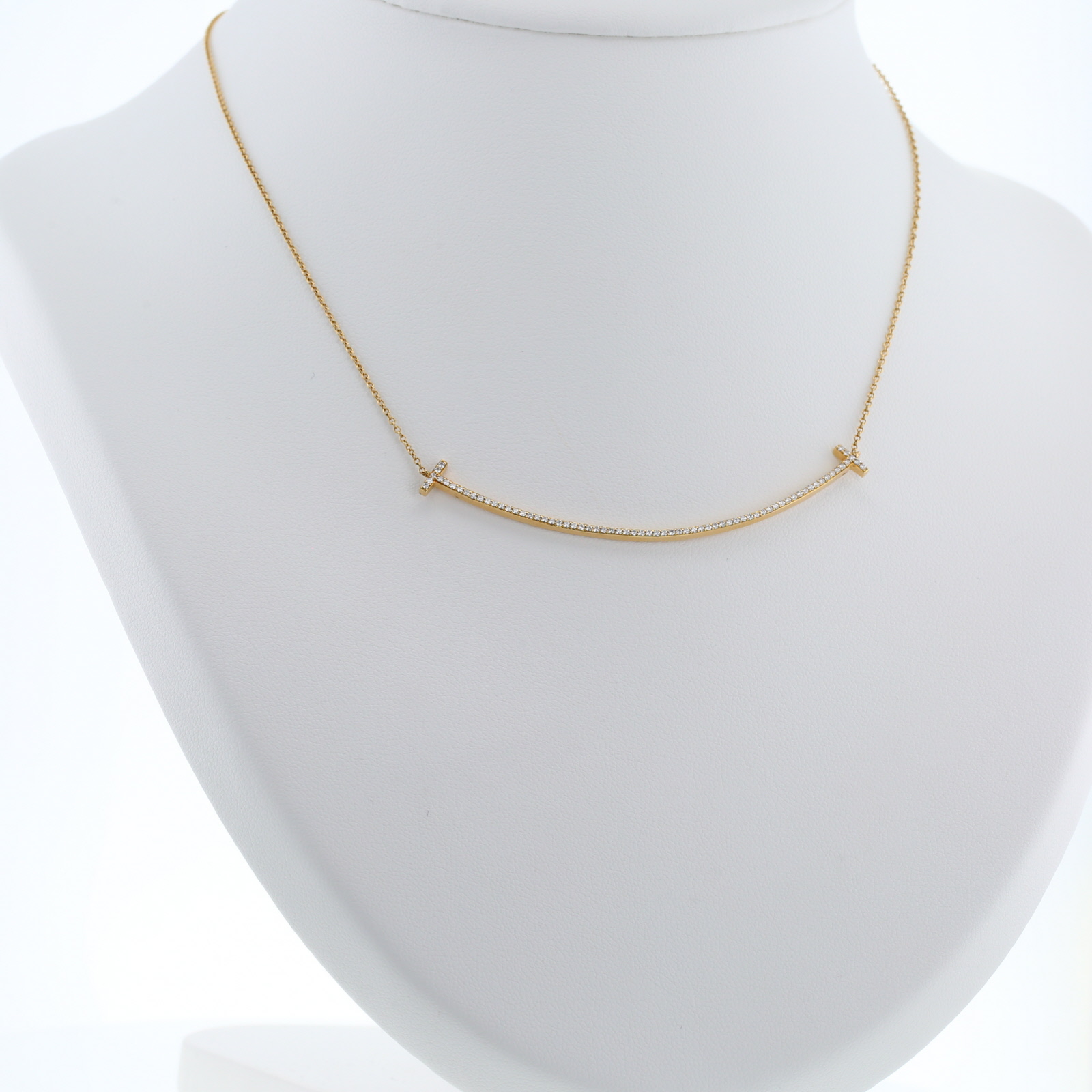 Collana Tiffany 
Co Smile T larga in oro giallo e diamanti Collana Tiffany 
Co Smile T larga in oro giallo e diamanti