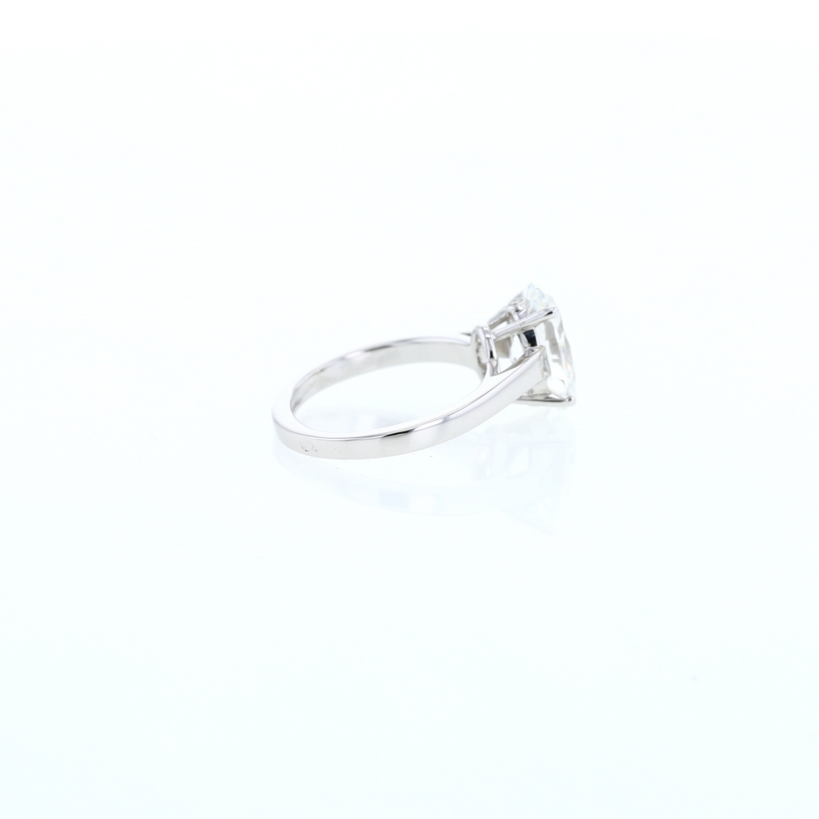 Anello solitario Boucheron Beloved in oro bianco e diamante
