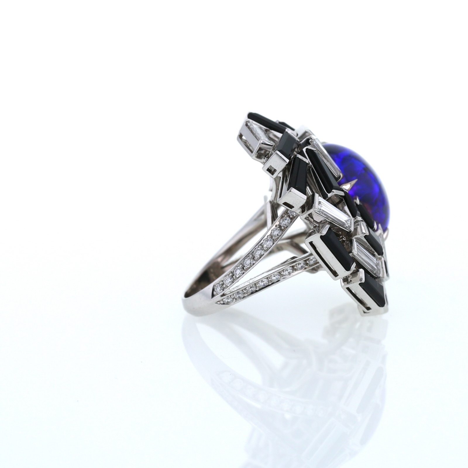 Bague Chaumet Le Grand Frisson en or blanc, diamants, onyx et opale bleue d'Australie