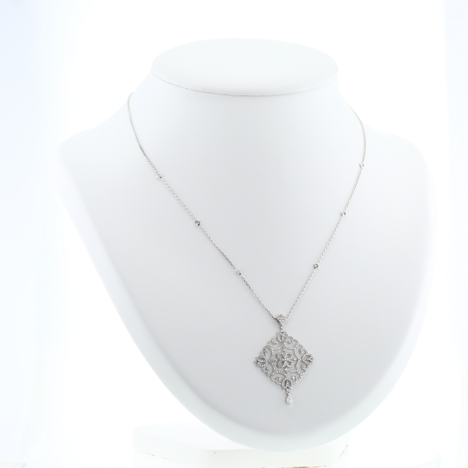 Collana Messika Eden modello medio in oro bianco e diamanti