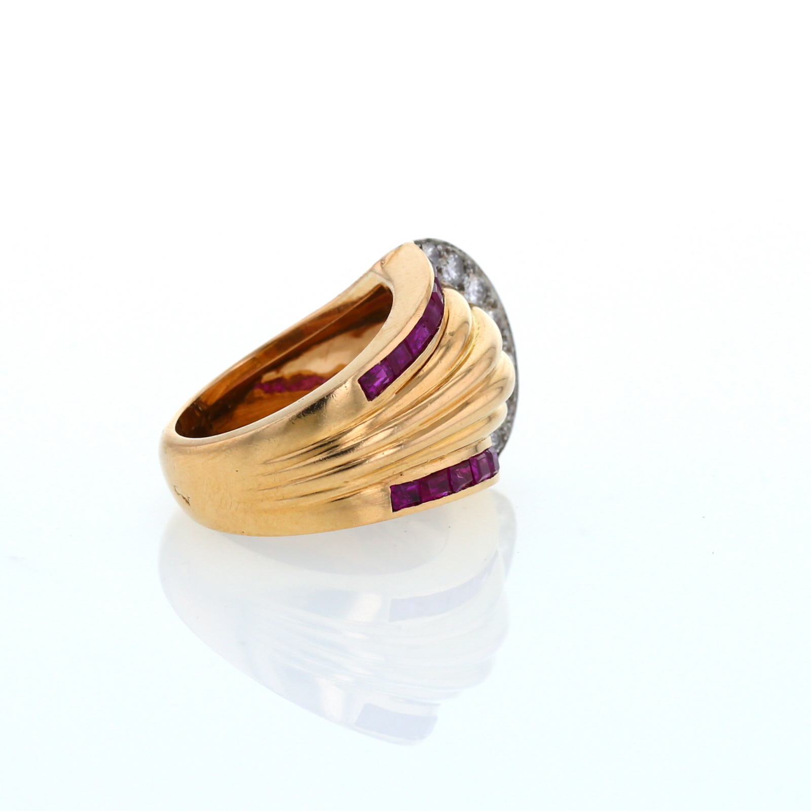 Anello  Vintage  in oro giallo, diamanti e rubini