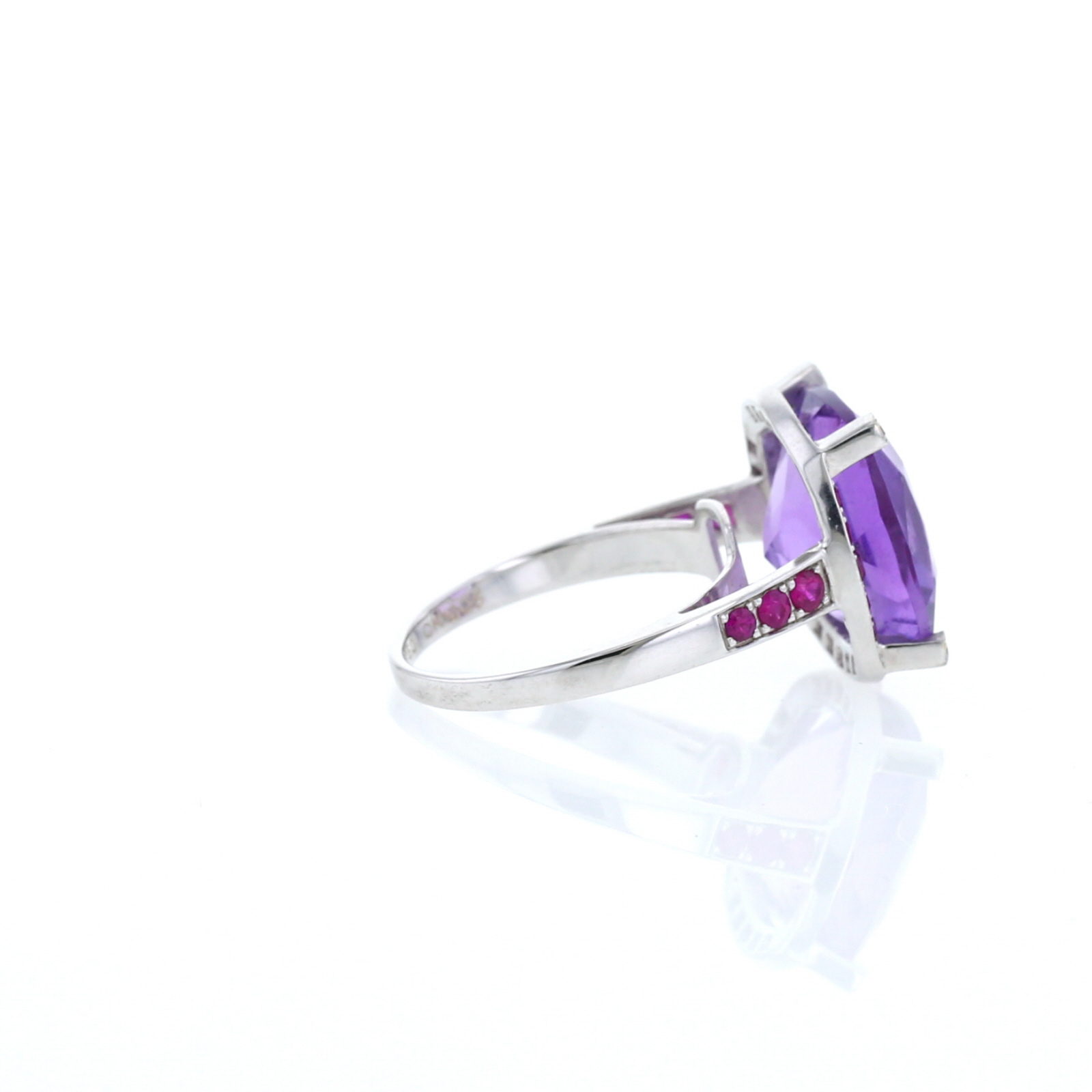 Mauboussin Couleur d'Amour ring in white gold, amethyst and sapphires