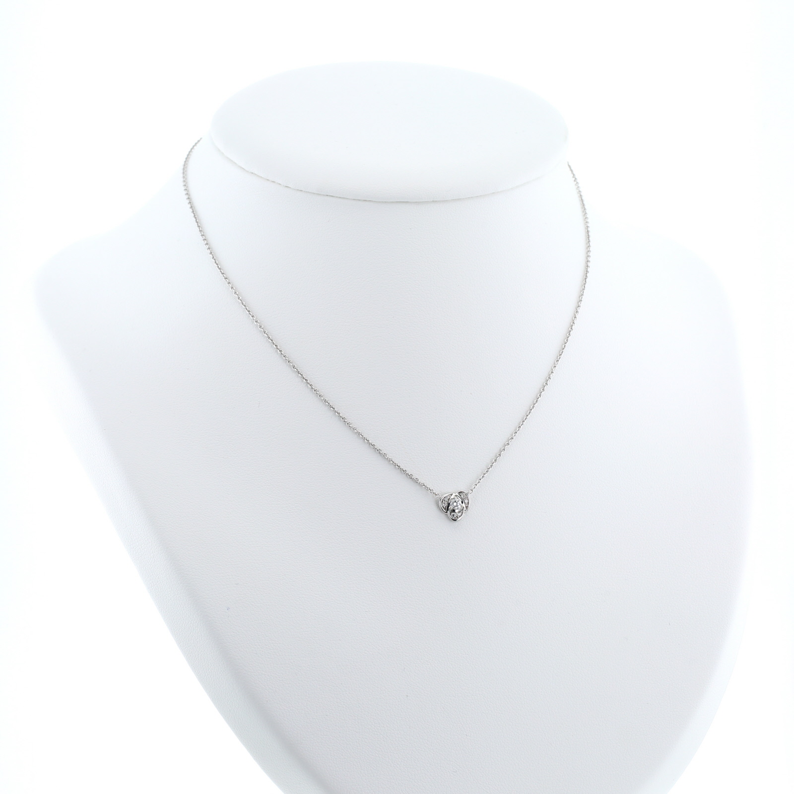 De Beers Flower In The Wind necklace in white gold and diamonds