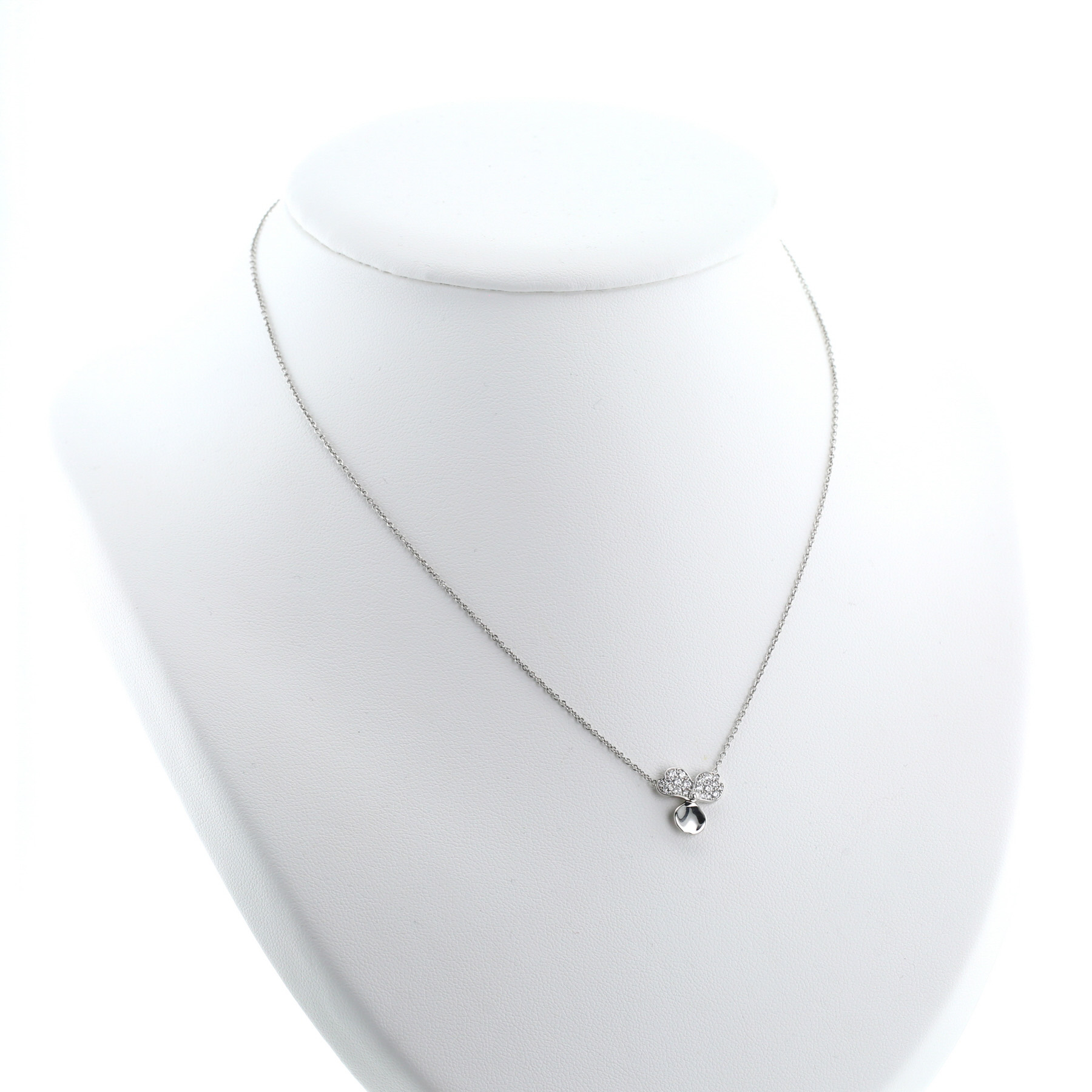 Tiffany 
Co Paper Flowers necklace in platinium and diamonds