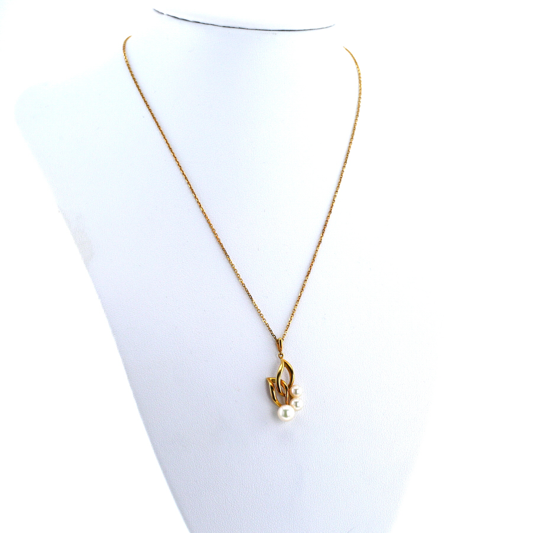 Pendentif Mikimoto  en or jaune et perles de culture