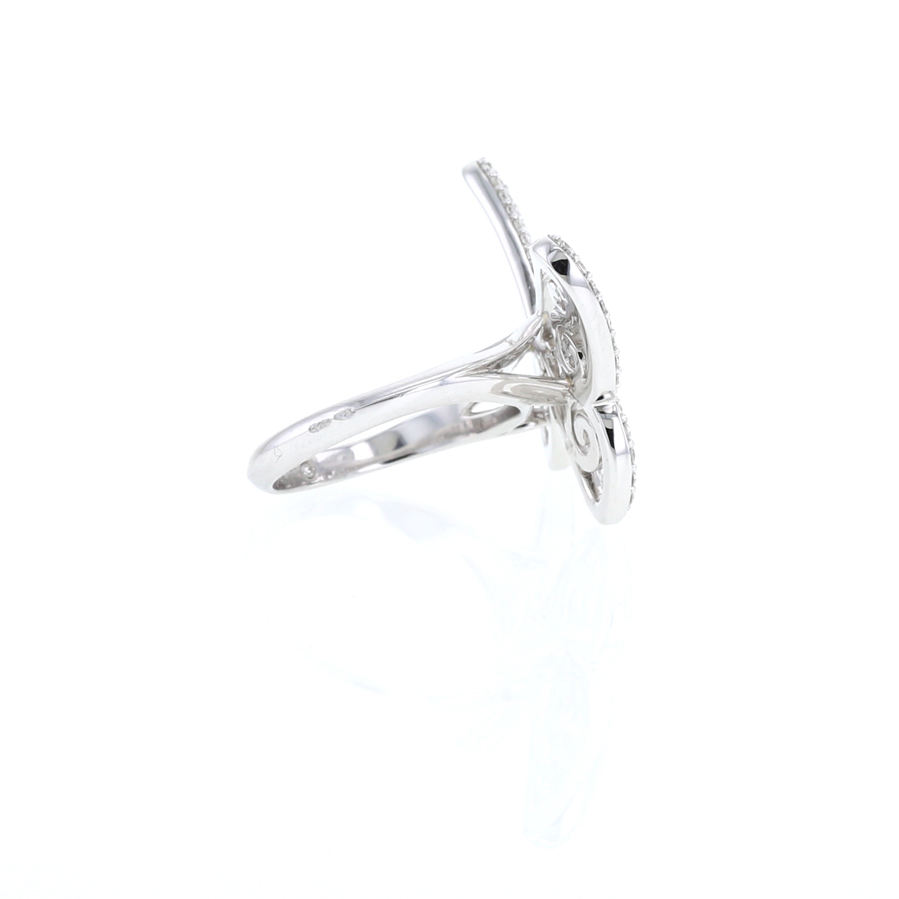 Anello Messika Arabesques modello grande in oro bianco e diamanti