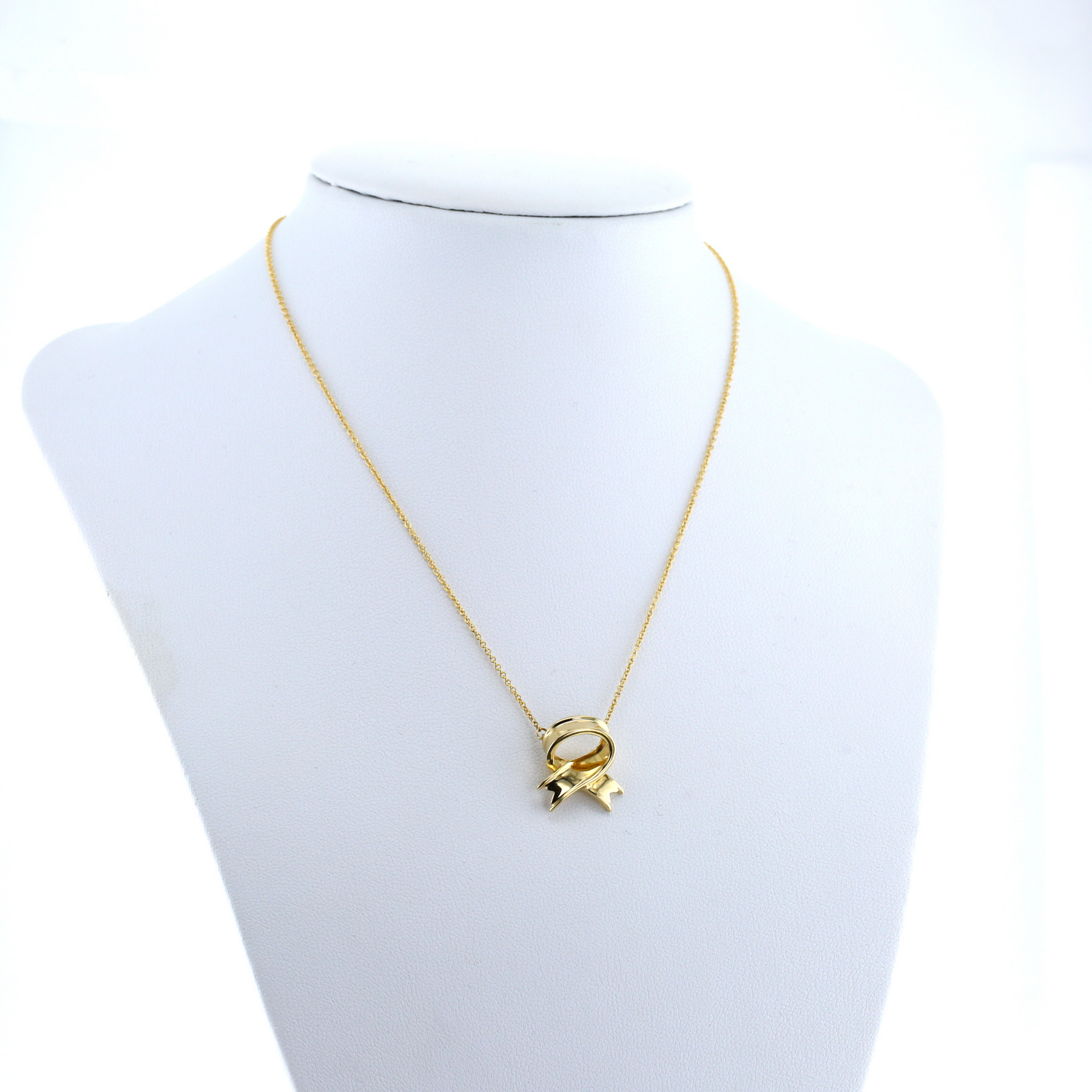 Tiffany 
Co  necklace in yellow gold
