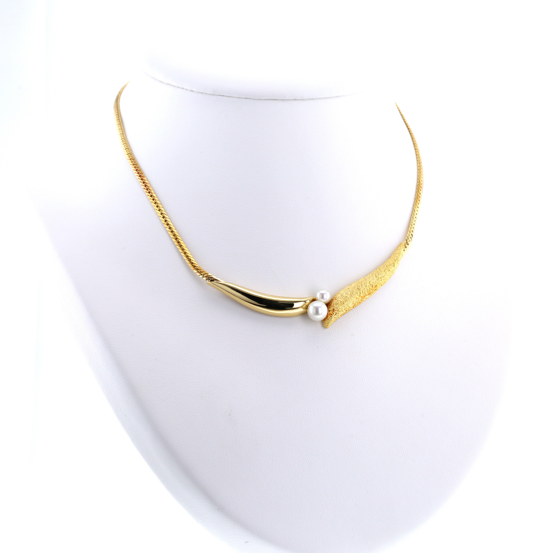 Collier Mikimoto  en or jaune et perles