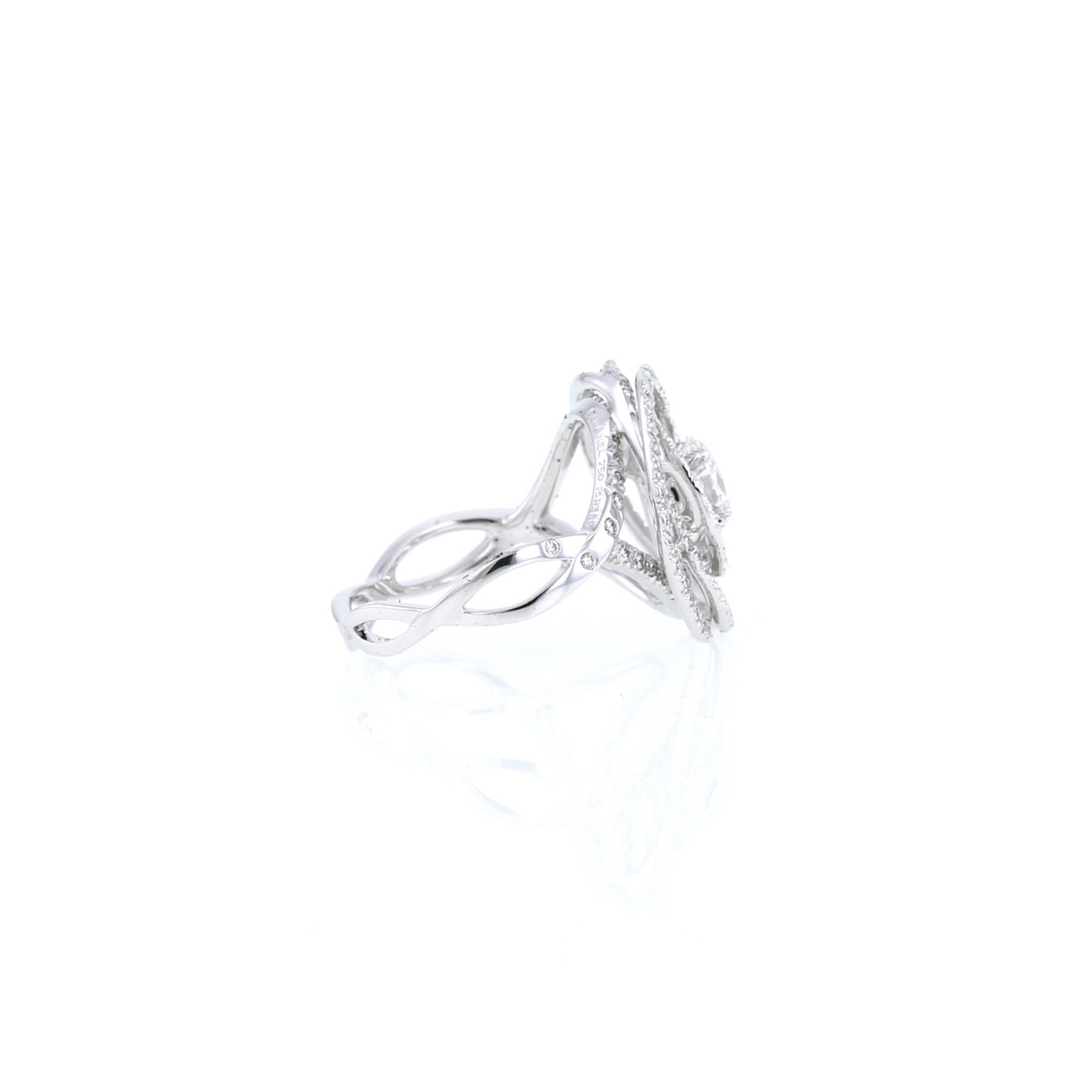 Chanel Air ring in white gold and diamonds