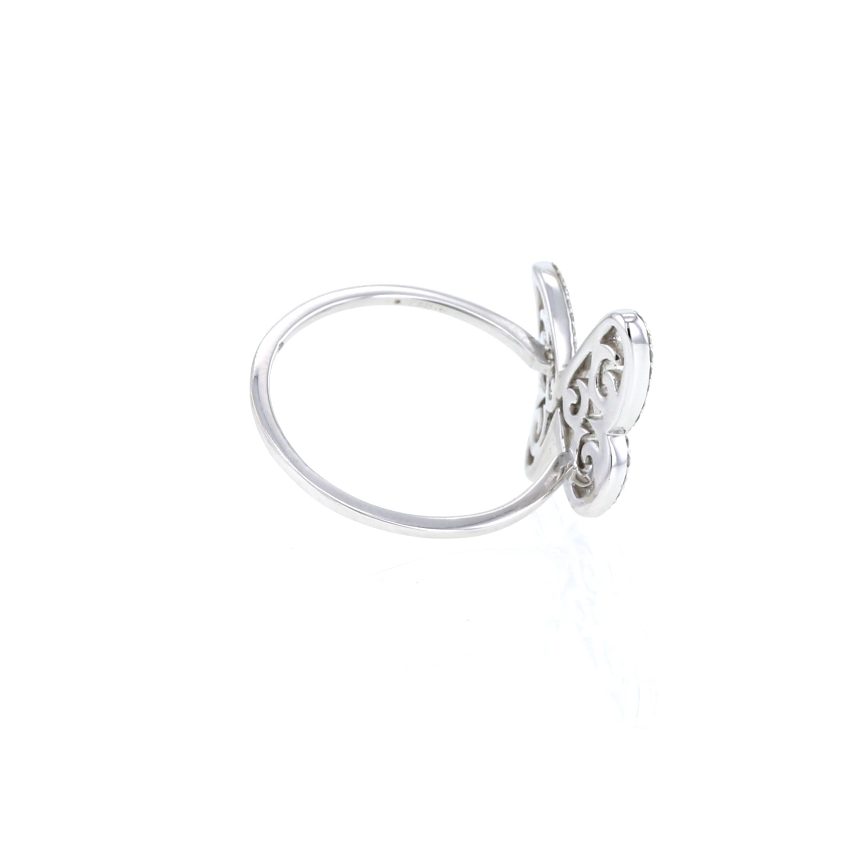 Sortija Messika Butterfly modelo mediano de oro blanco y diamantes