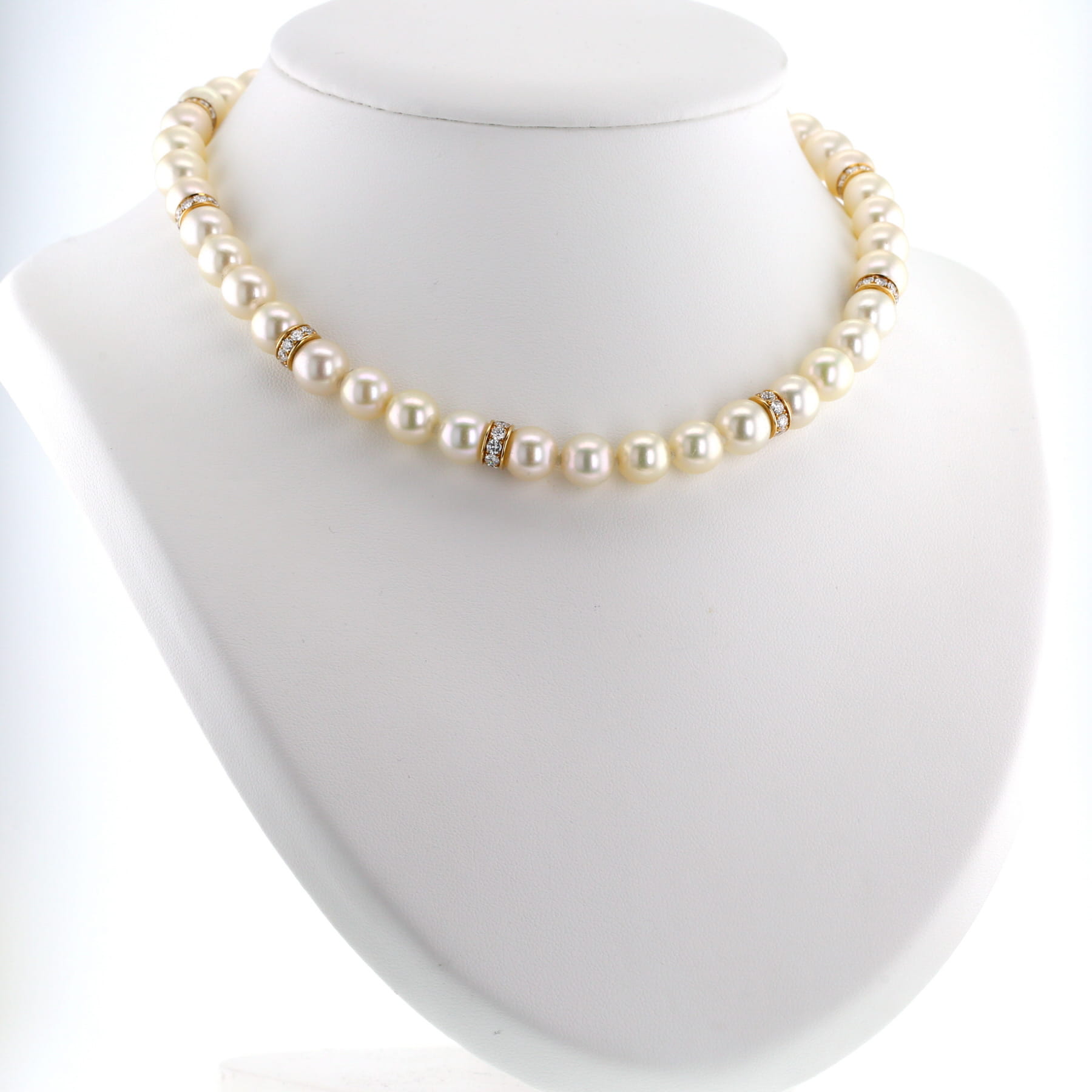 Collar Bulgari  de oro amarillo, perlas cultivadas y diamantes