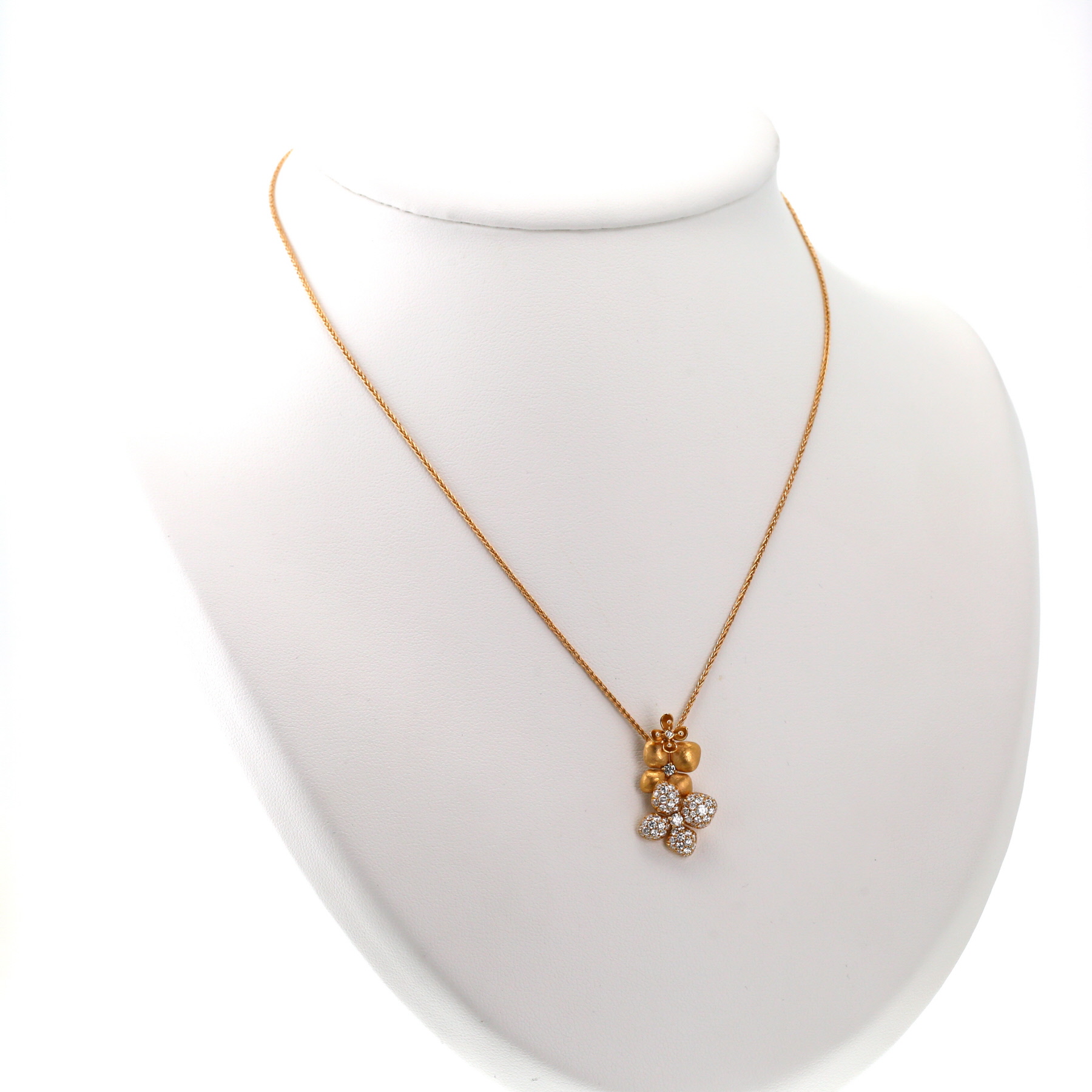 Collier Chaumet Hortensia Astres en or rose et diamants