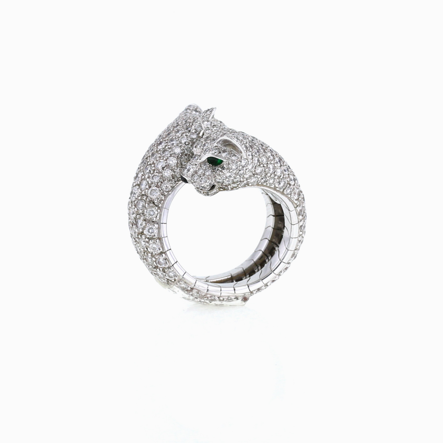 Hald-rigid Cartier Panthère Lakarda ring in white gold, diamonds and emerald