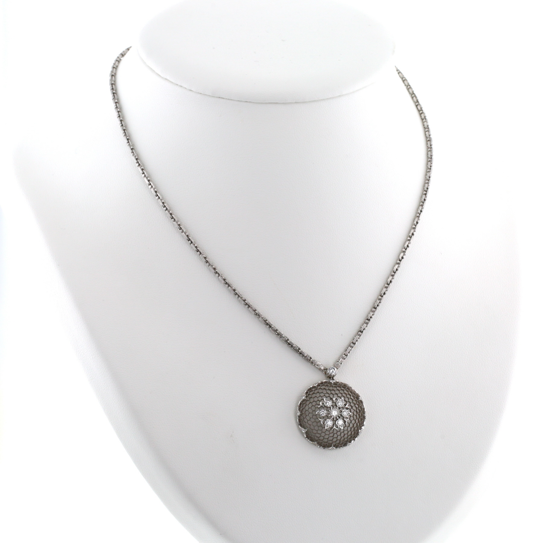 Buccellati Tulle necklace in white gold and diamonds