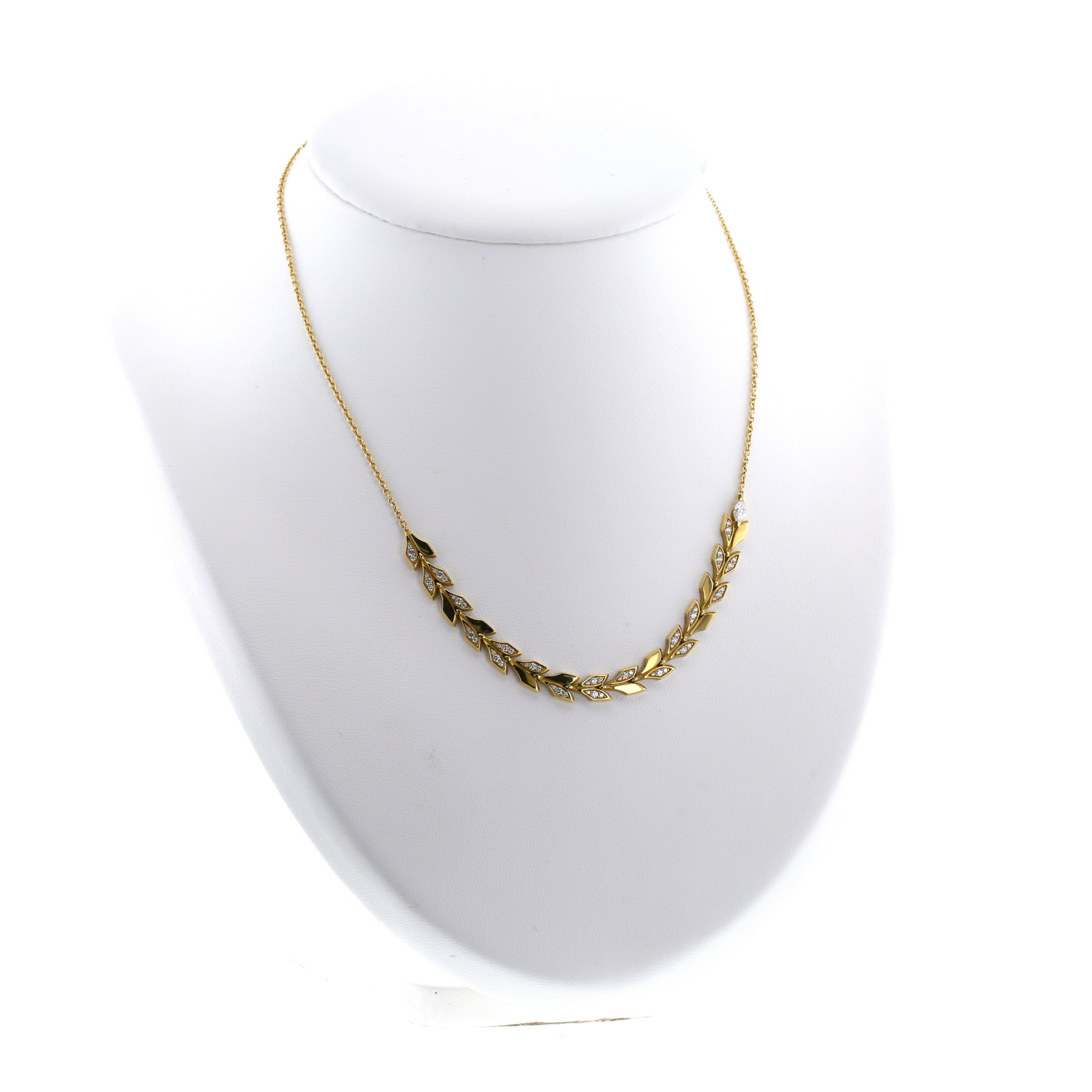 Collana Tiffany 
Co Victoria in oro giallo e diamanti Collana Tiffany 
Co Victoria in oro giallo e diamanti