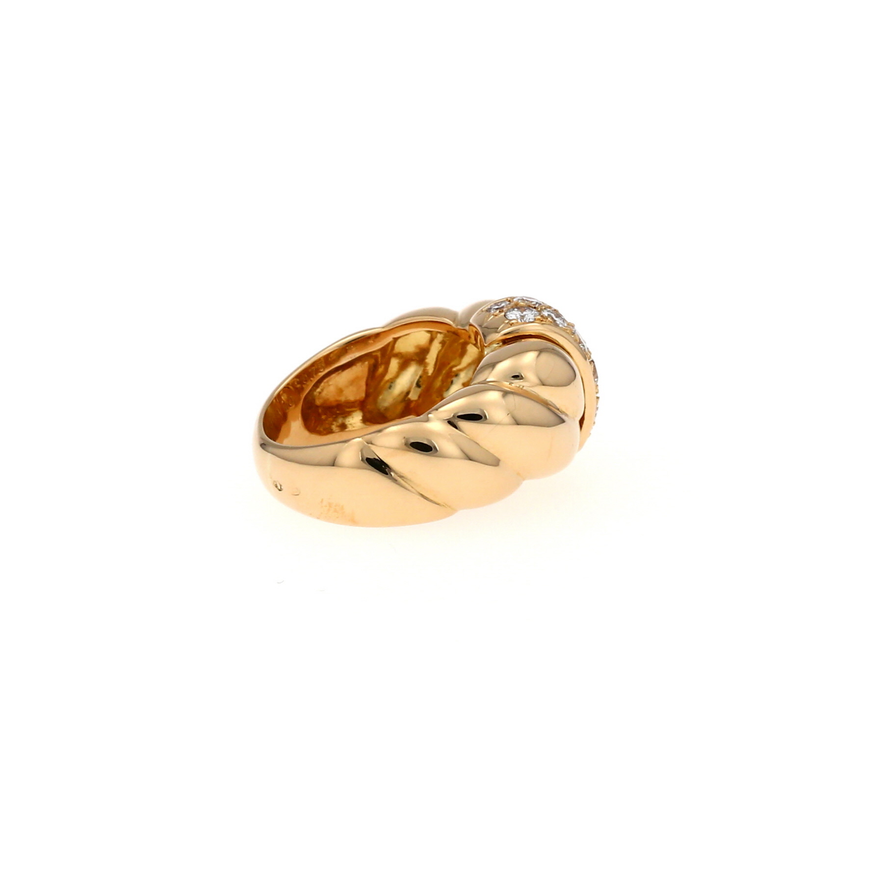Van Cleef 
Arpels  ring in yellow gold and diamonds