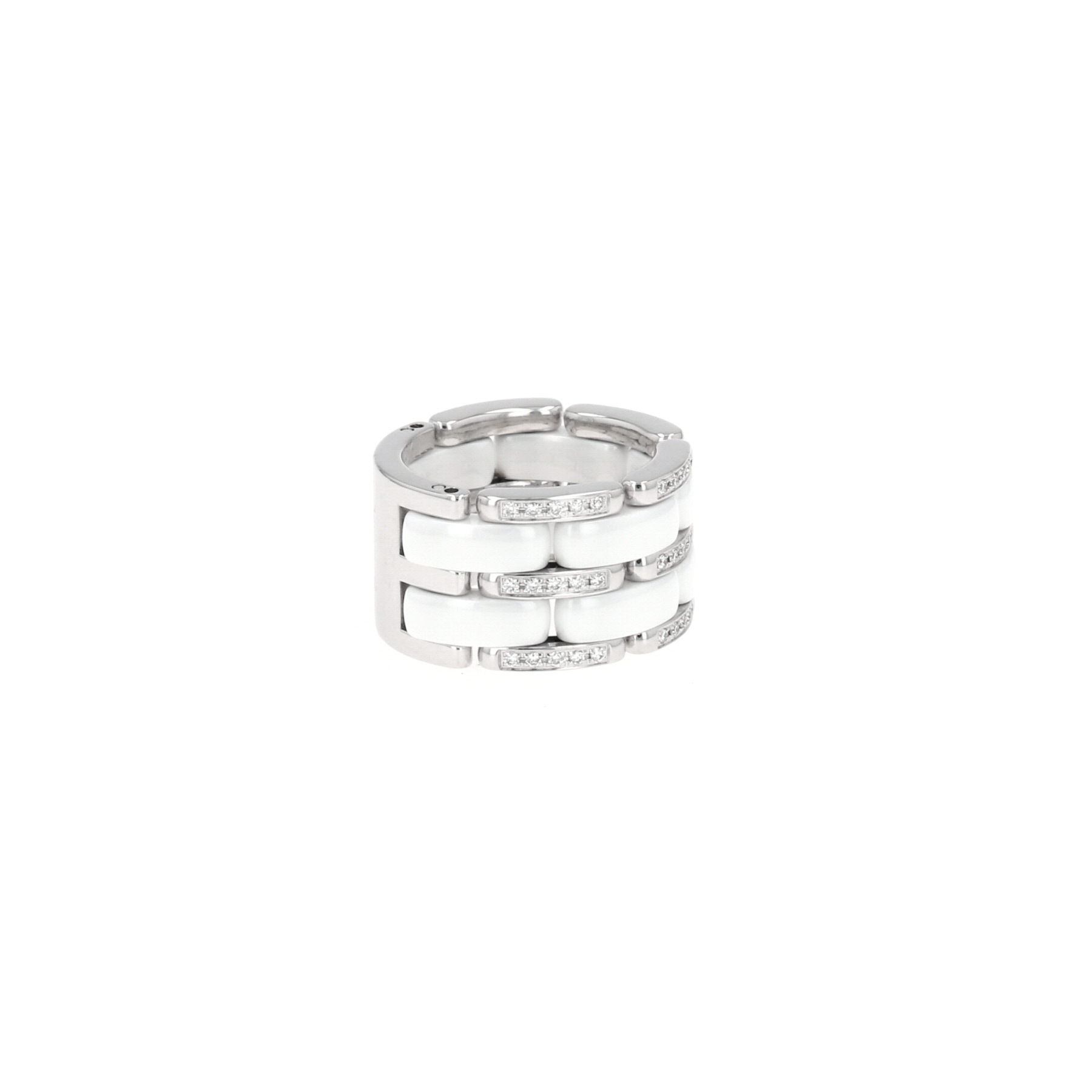 Bague Chanel Ultra grand modèle en or blanc, céramique blanc et diamants