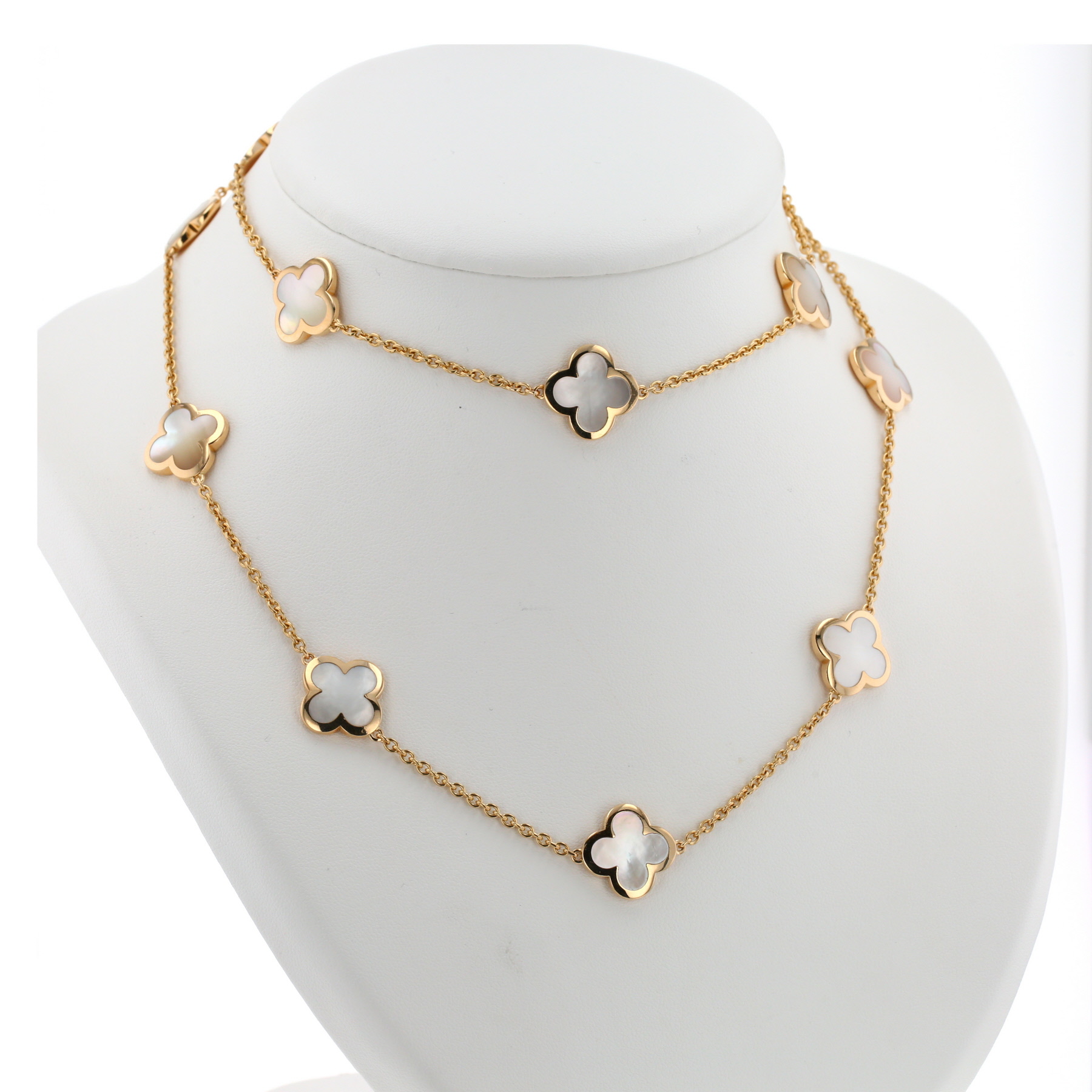 Collar Van Cleef 
Arpels Pure Alhambra de oro amarillo y nácar