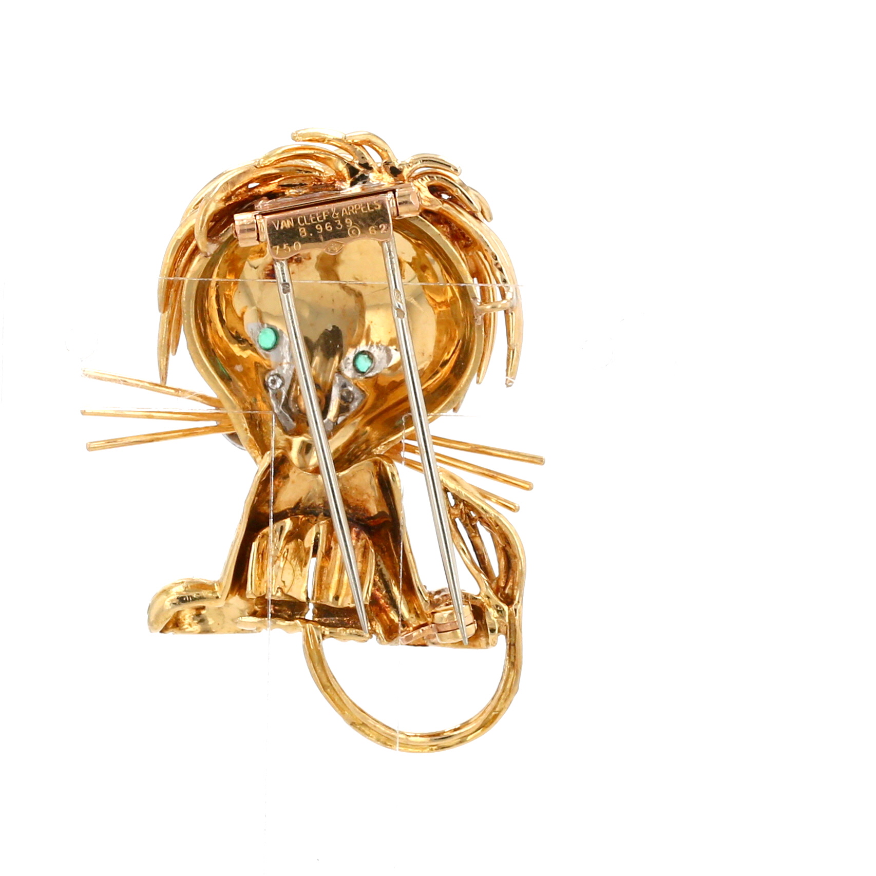 Broche época años 60 Van Cleef 
Arpels Lion Ebouriffé modelo grande de oro amarillo, diamantes y esmeralda