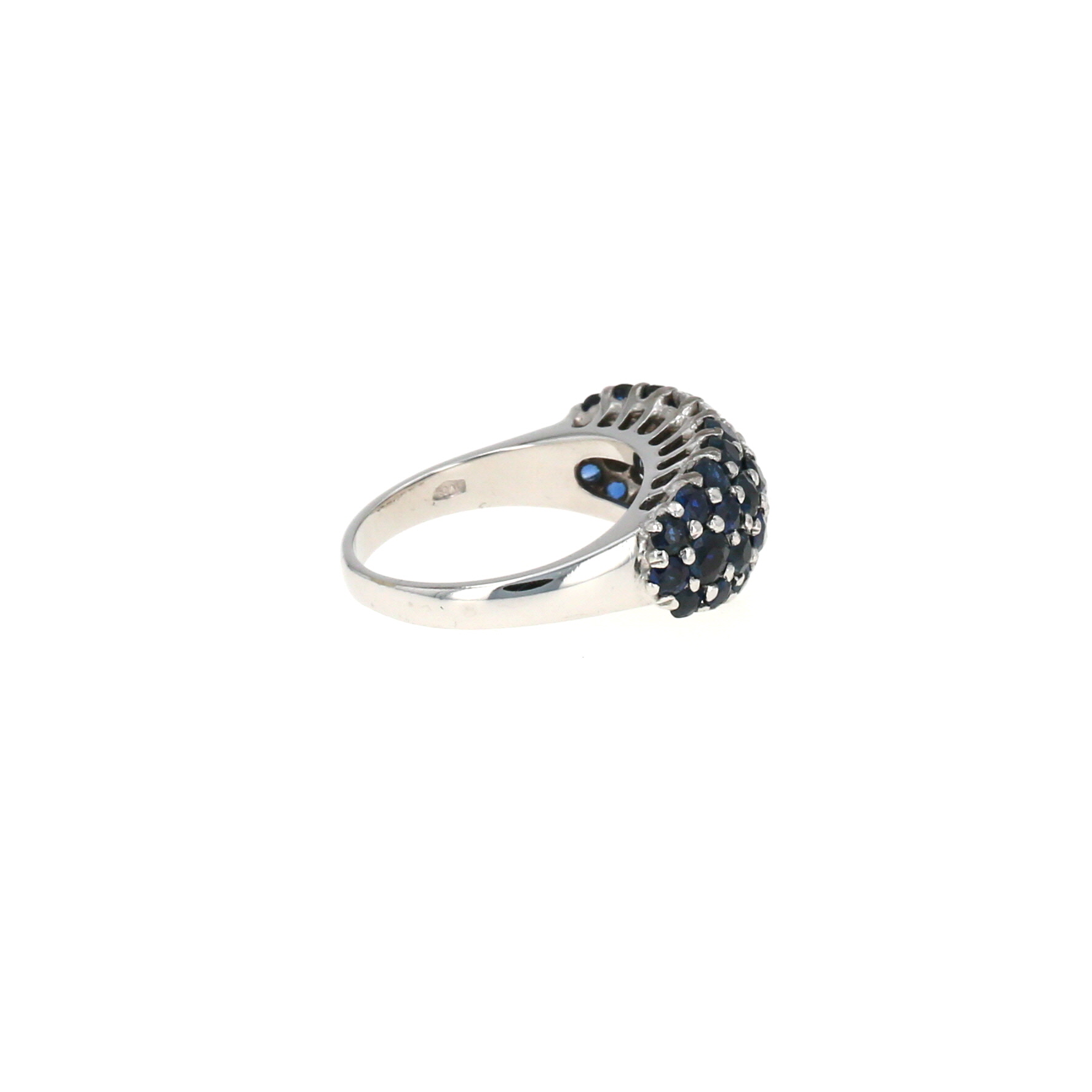Vintage  ring in white gold, diamonds and sapphires