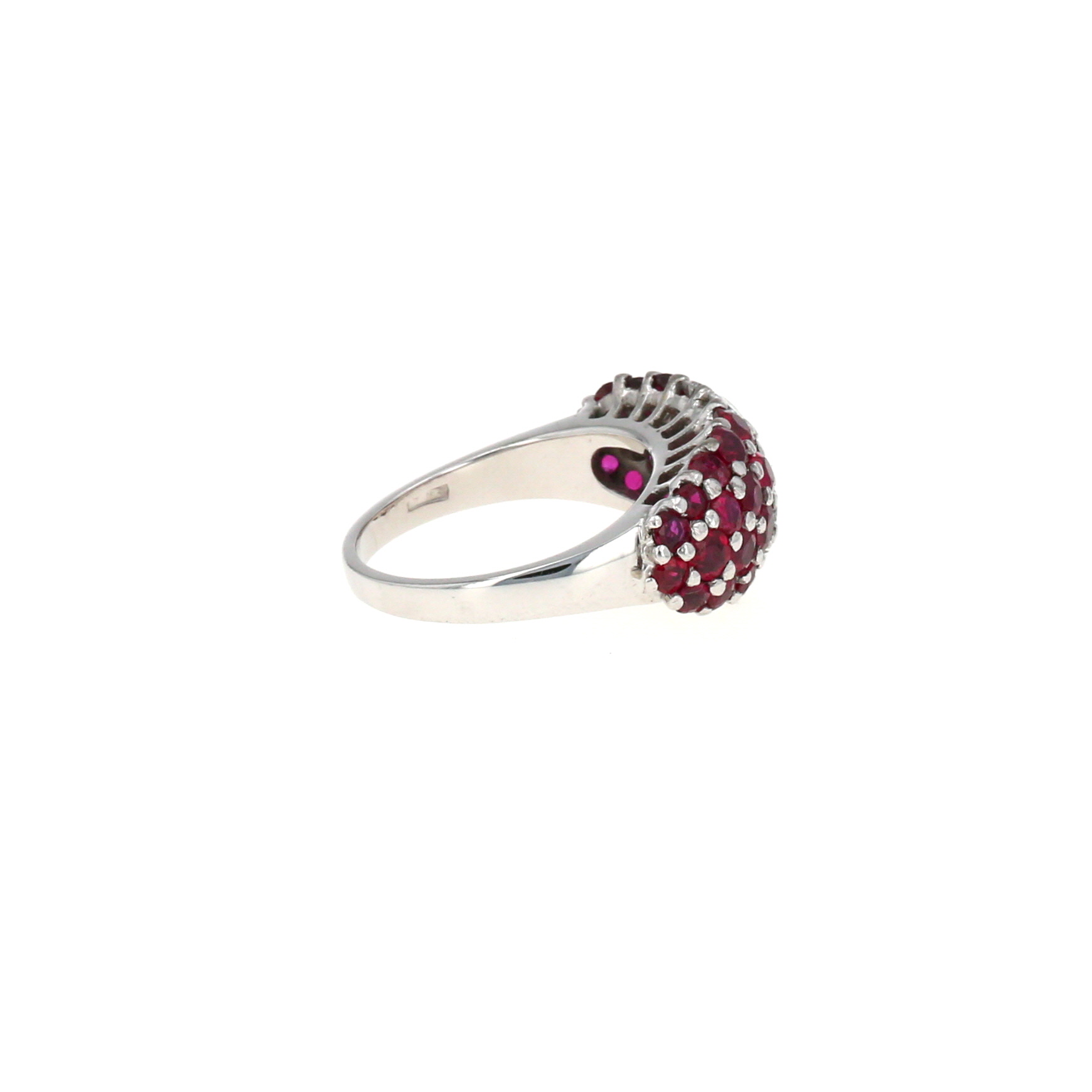 Bague Vintage  en or blanc, diamants et rubis