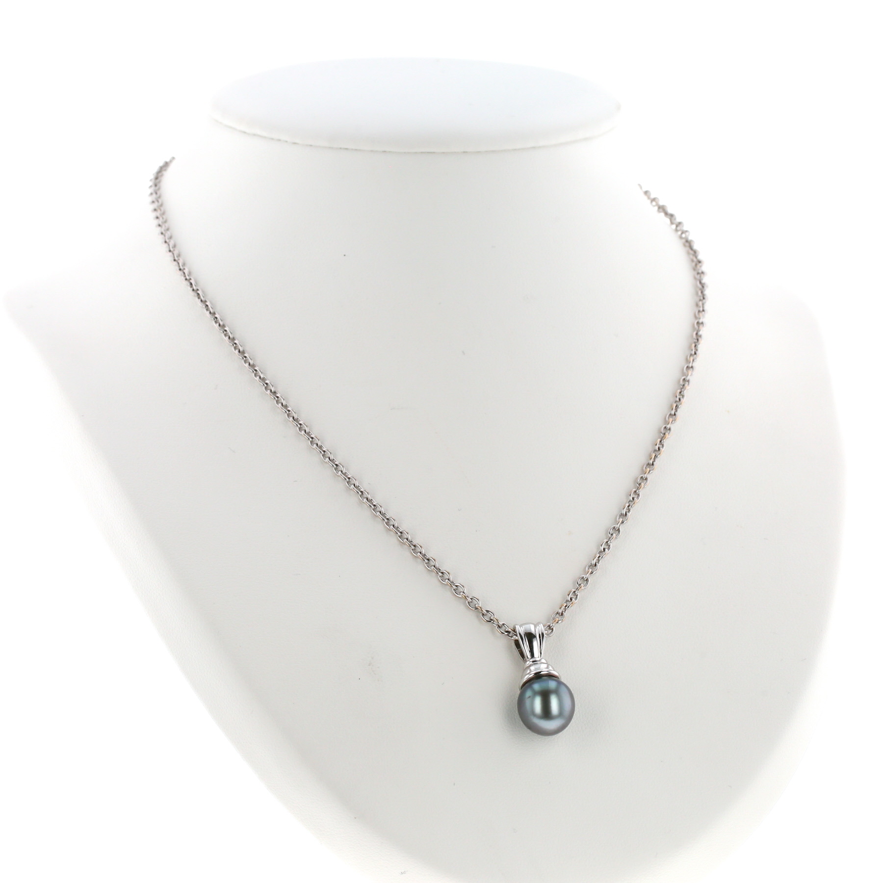 Collana Boucheron  in oro bianco e perla coltivate